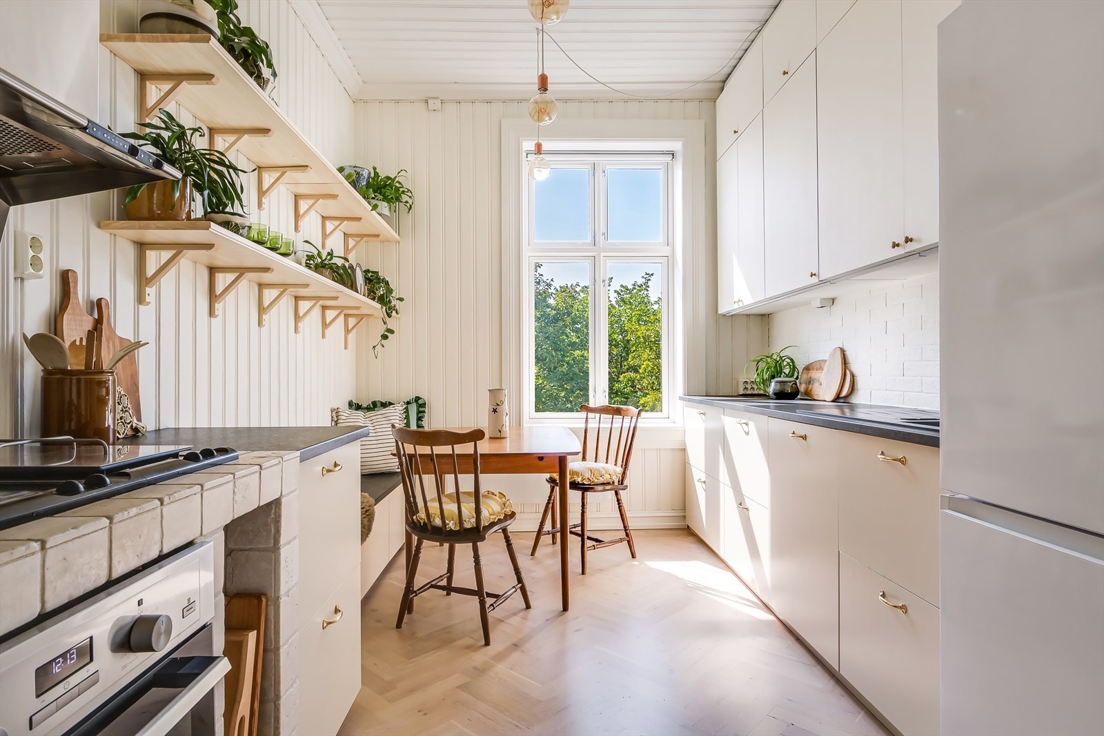 Leiligheten kan friste med en god planløsning, luftige rom og pene overflater i delikate fargevalg Galleribilde