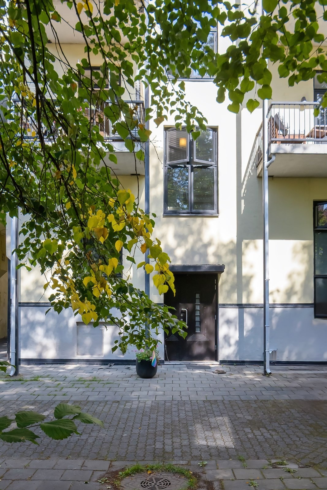 I tillegg til gode lagrinsmuligheter i leiligheten, disponerer leiligheten tre ekstern boder Galleribilde