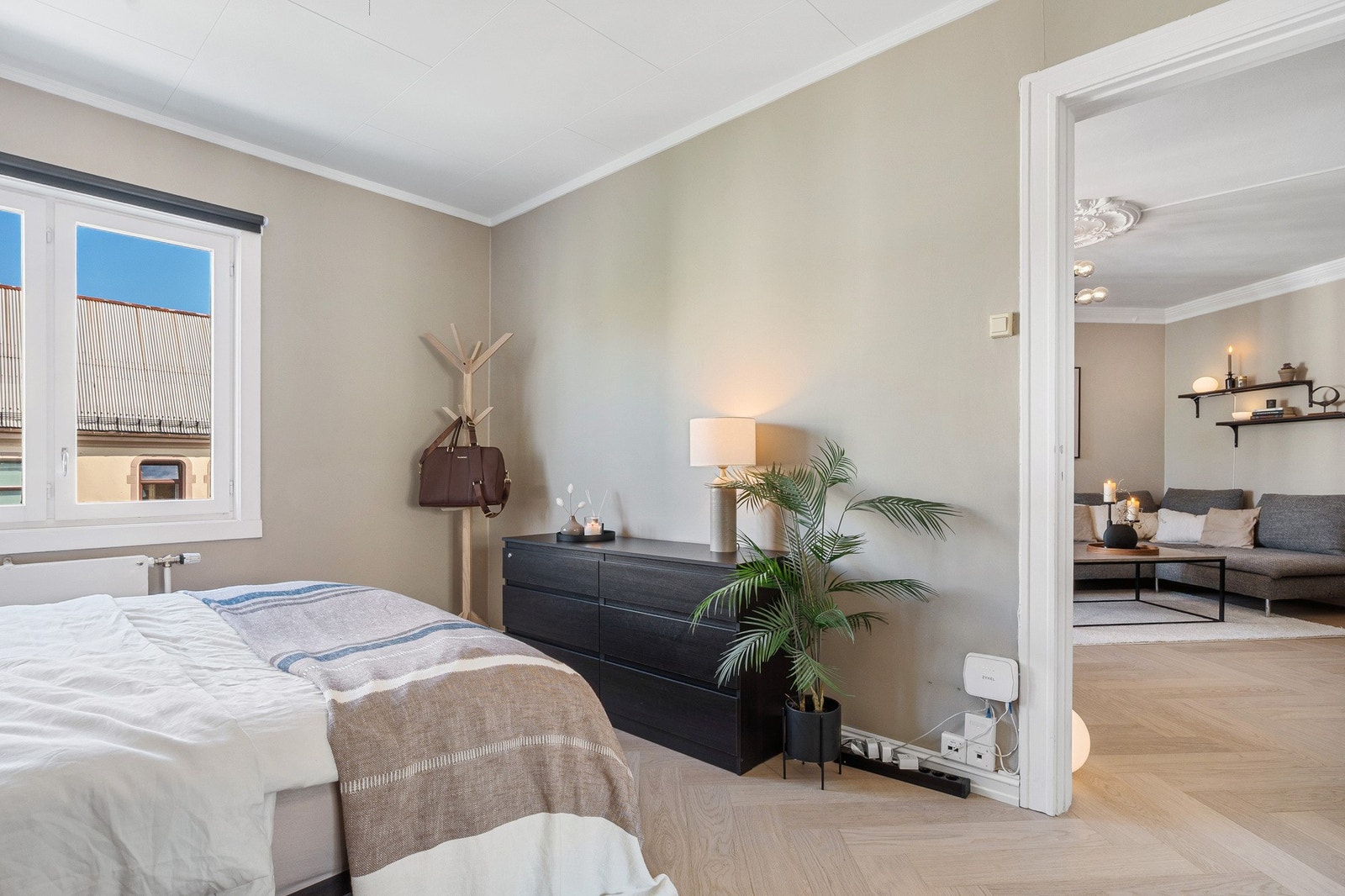 Det er adkomst til soverommet fra stuen. Galleribilde