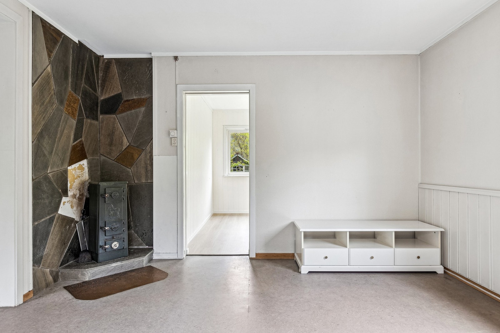 Nærmeste kjøpesenter AMFI Orkanger ligger ca 30 min unna med bil. Galleribilde