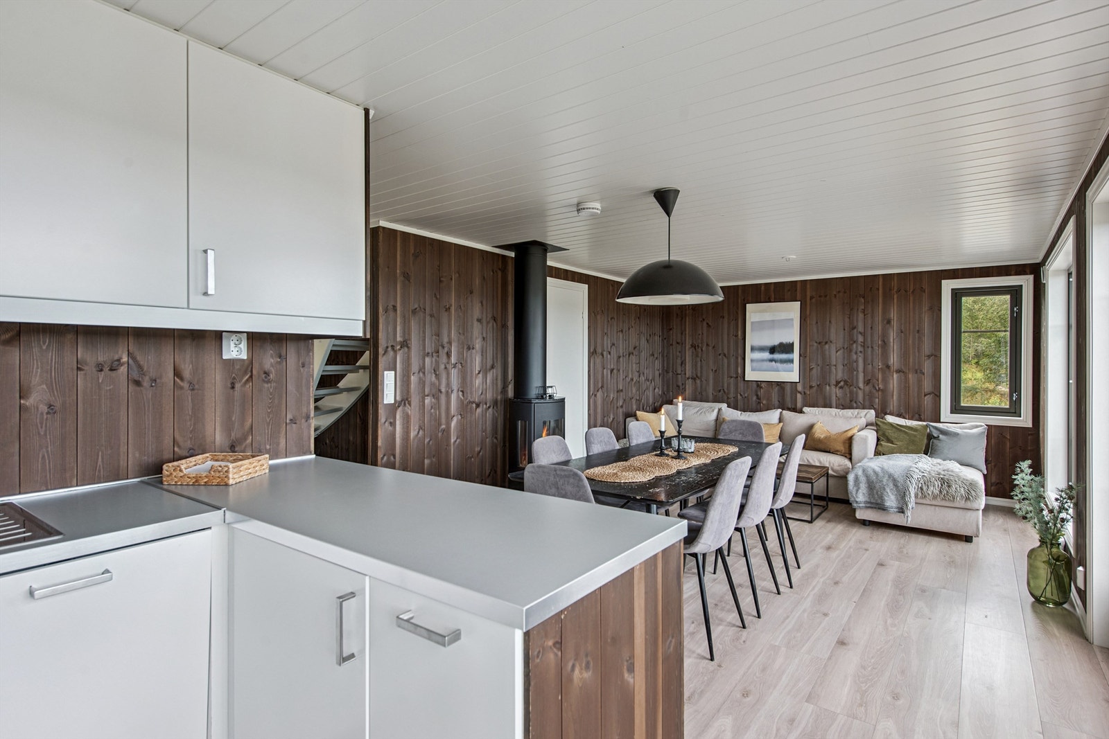 Fra kjøkken mot stue. Galleribilde