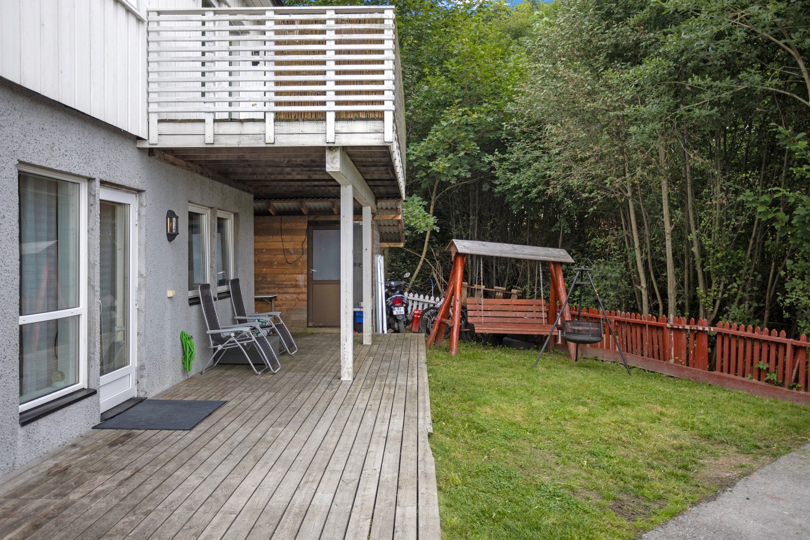 Her er det også ekstra lagringsplass i romslig utebod. Galleribilde