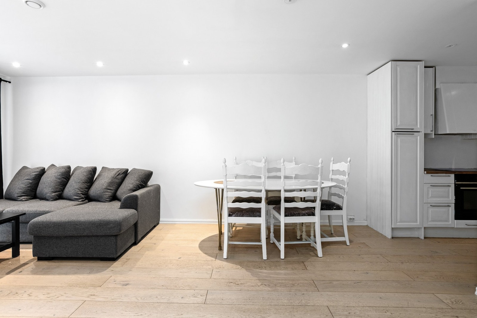 Lys og luftig stue. Galleribilde