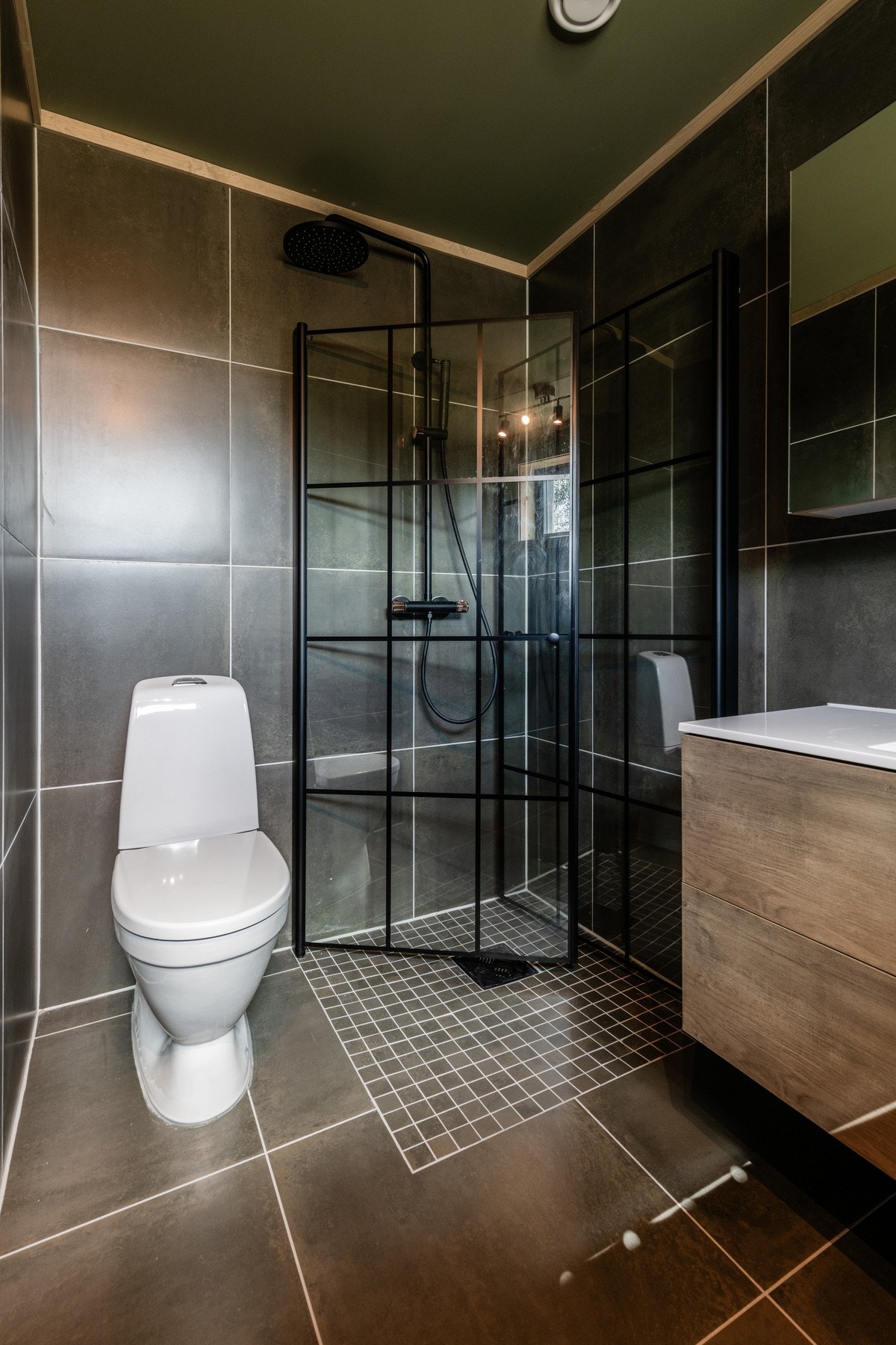 Stilig bad med elektriske varmekabler Galleribilde