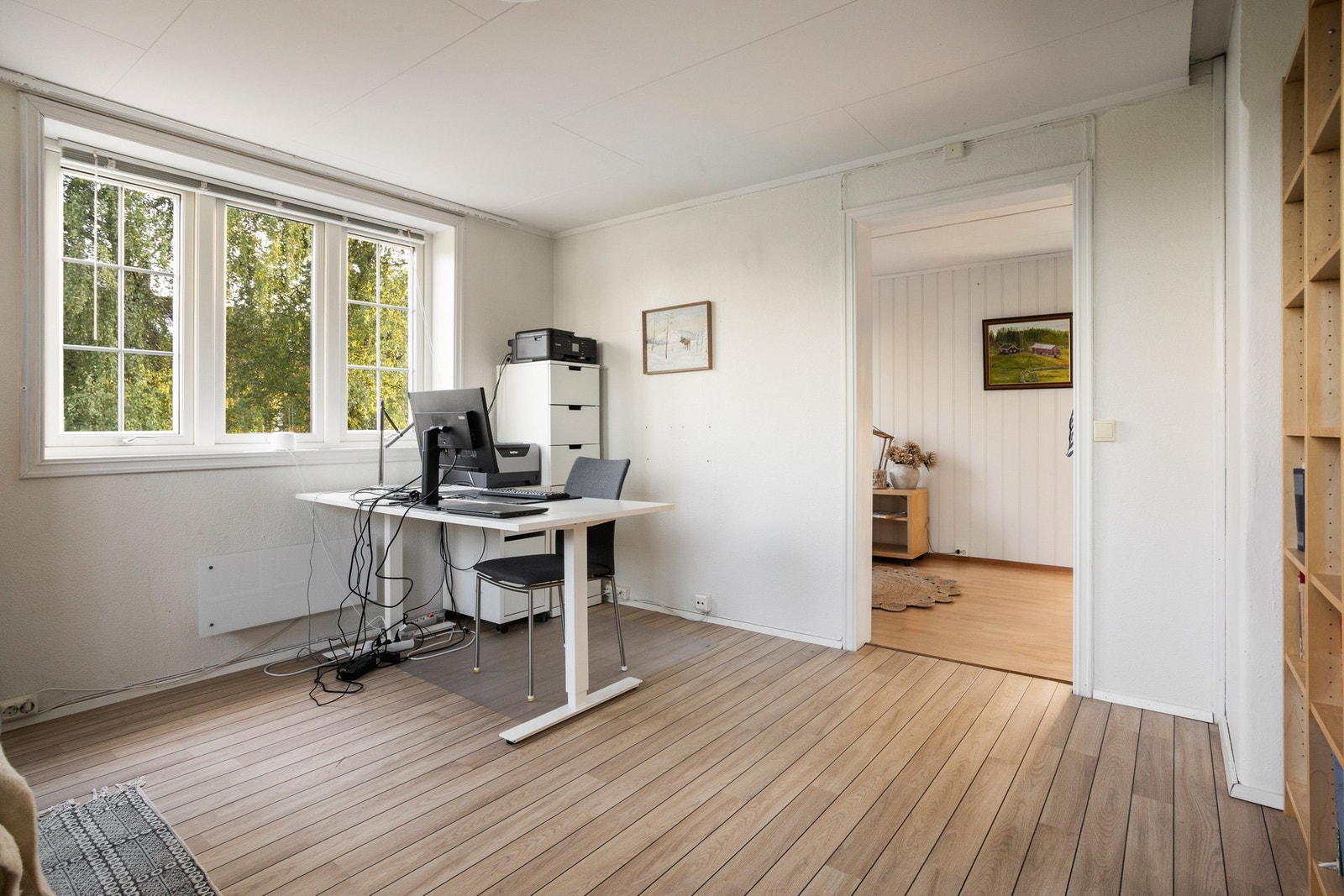 Fin stue som passer godt som ekstra stue, TV-rom, lekerom eller hjemmekontor. Galleribilde