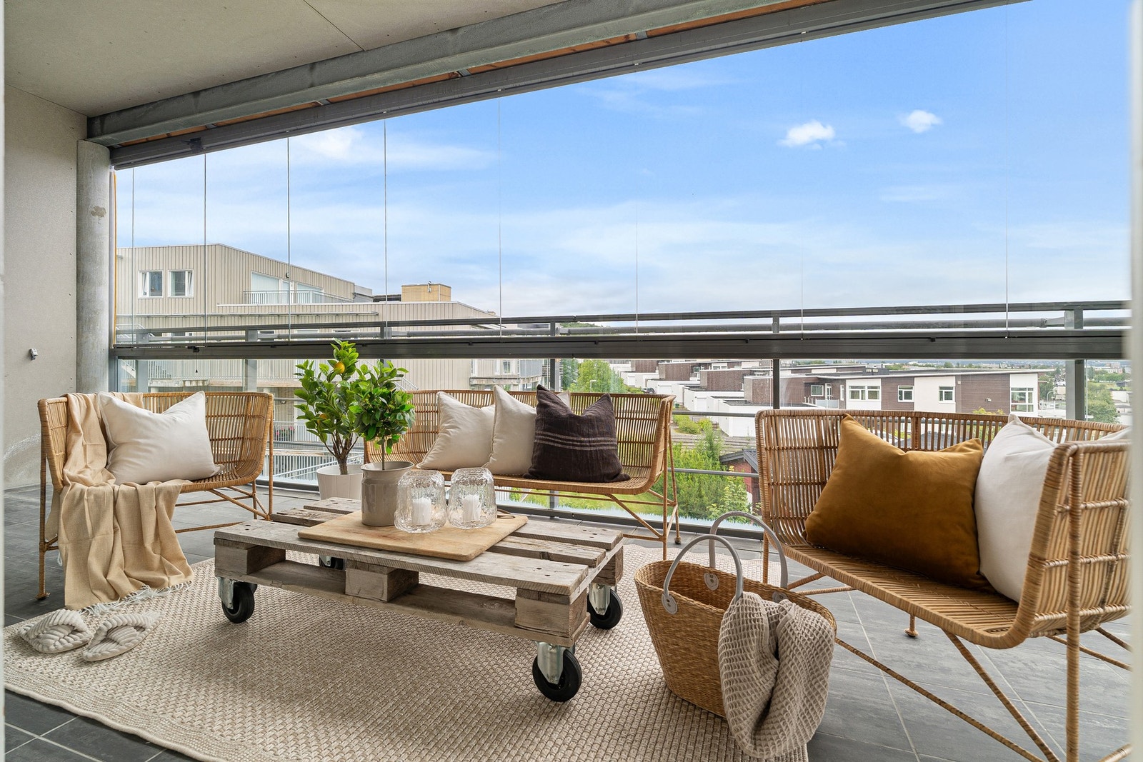 God plass til en stor, eller flere, sittegrupper. Galleribilde