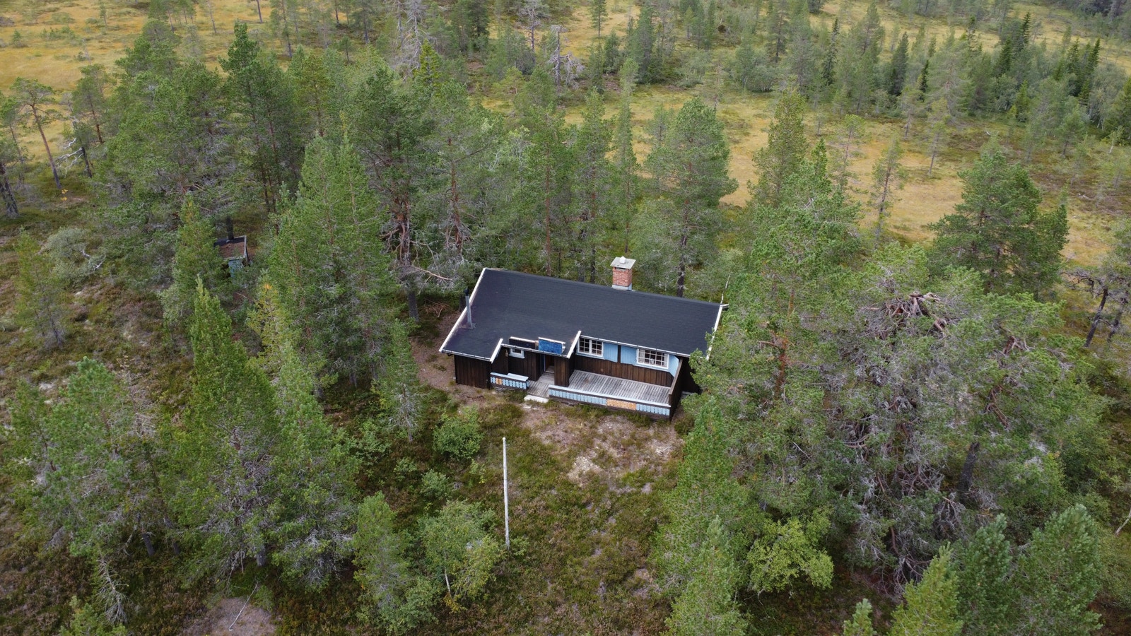 Hytte sjarm med stillhet tett på naturen. Ingen biler som suser rundt deg og det er lite driftsutgifter. Galleribilde