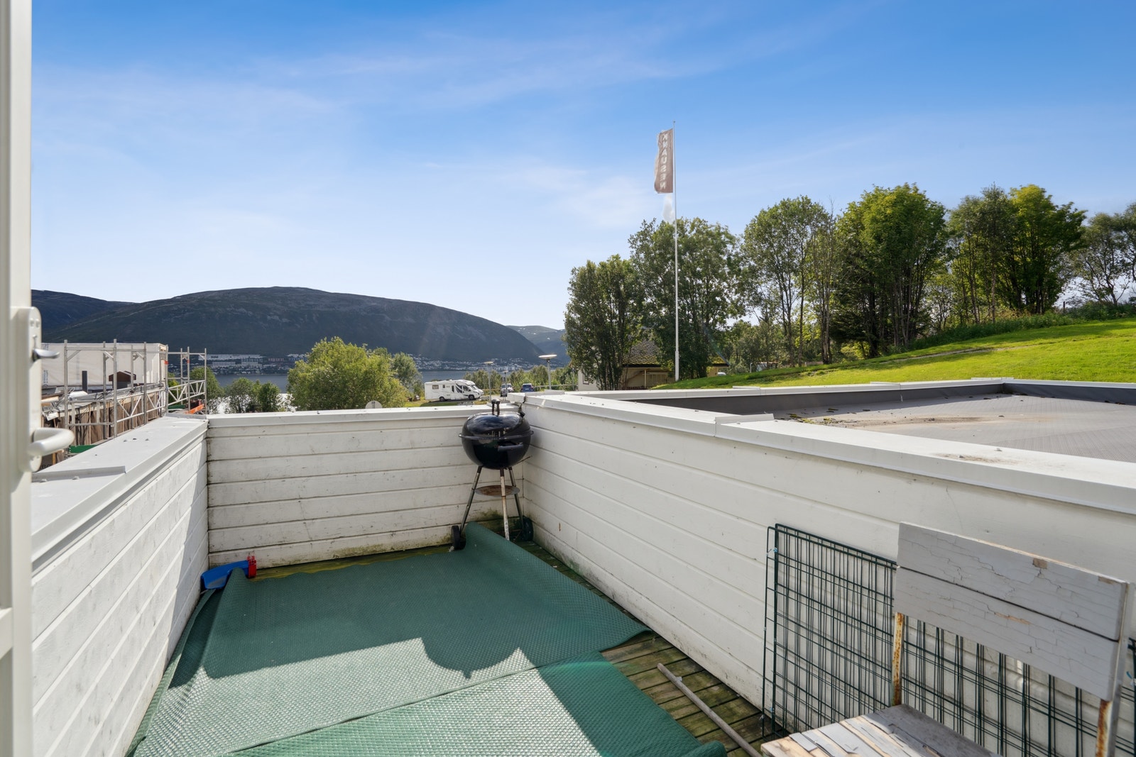 Utsikt fra balkong sommer Galleribilde