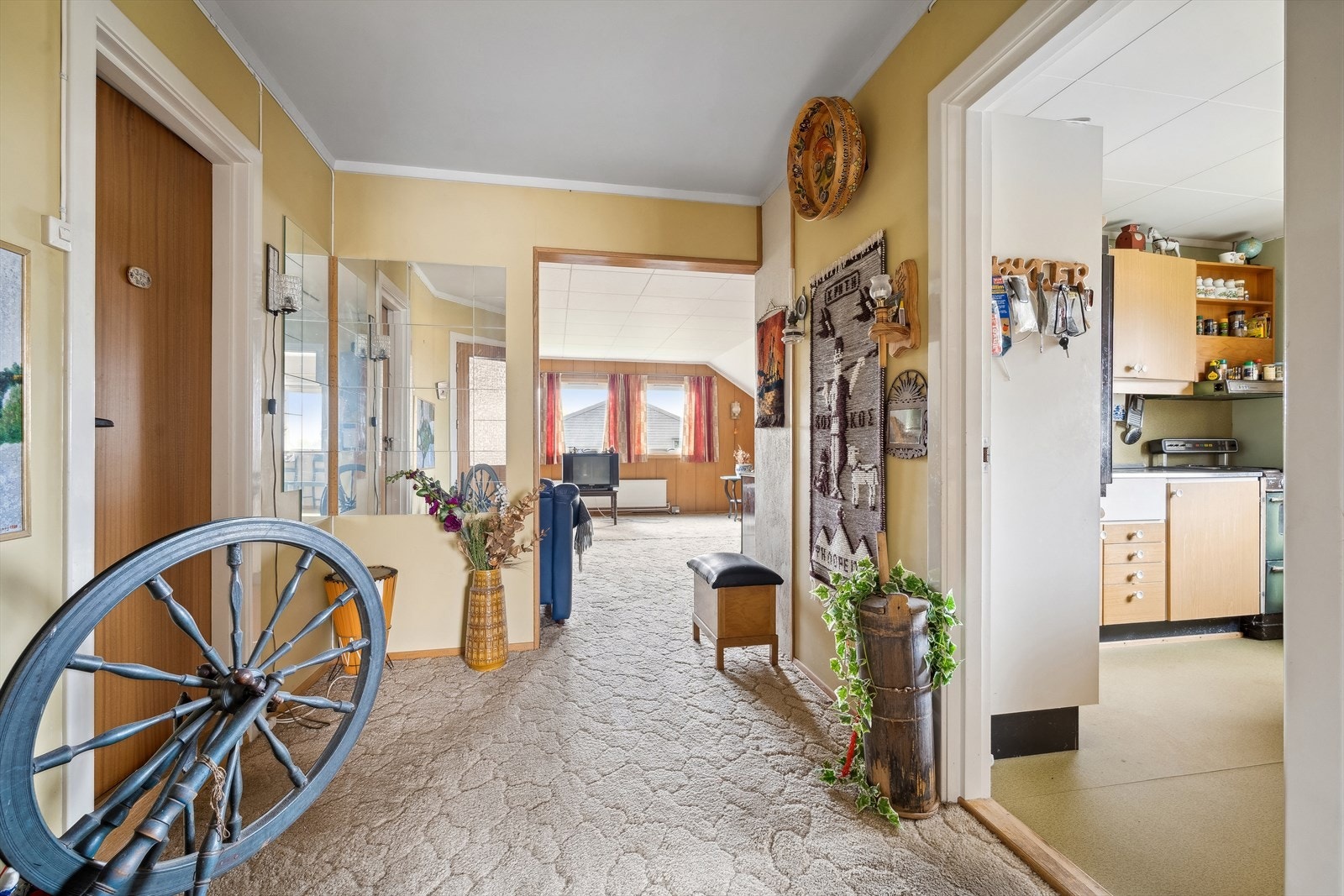 2. etasje består av stue, kjøkken, bad og soverom. Galleribilde