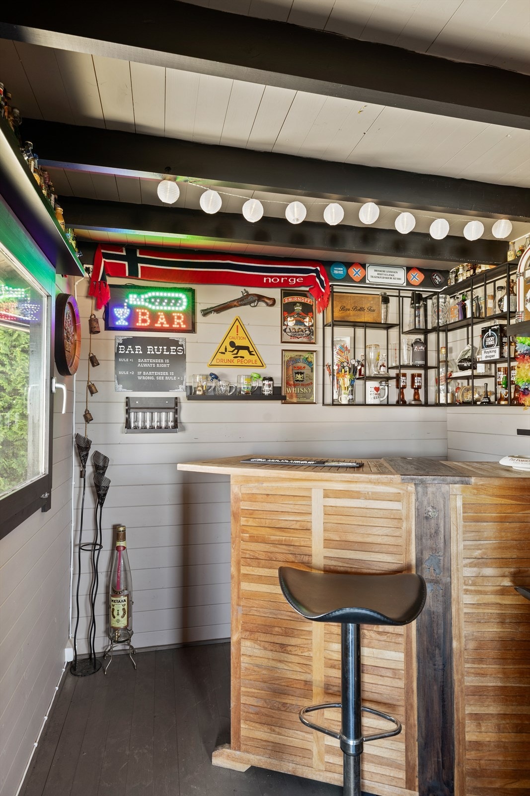 Sommerstue er idag innredet som bar Galleribilde