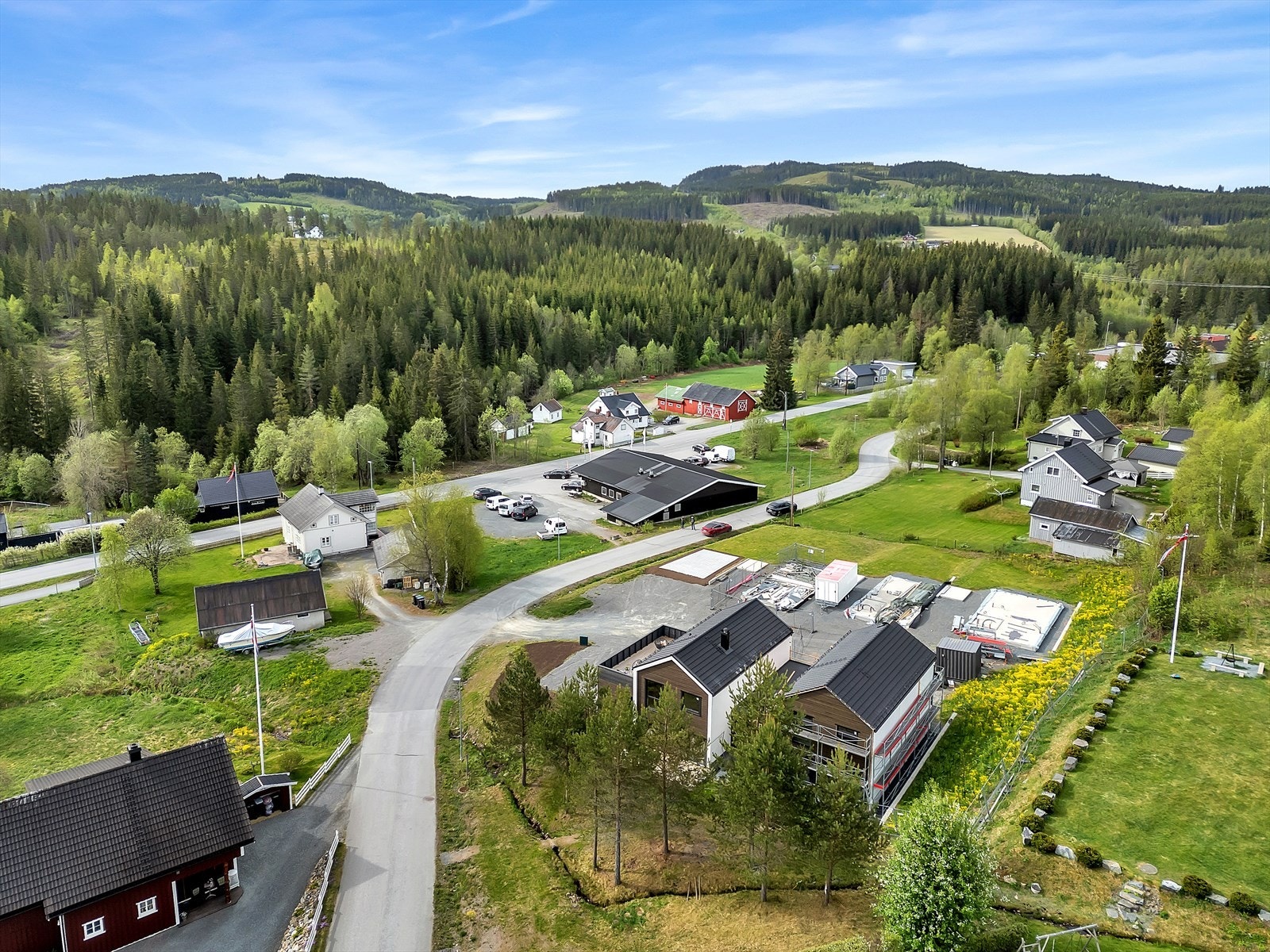 Sagstugrenda 8E ligger i et veletablert, barnevennlig og fint boligområde på Bybrua. Galleribilde