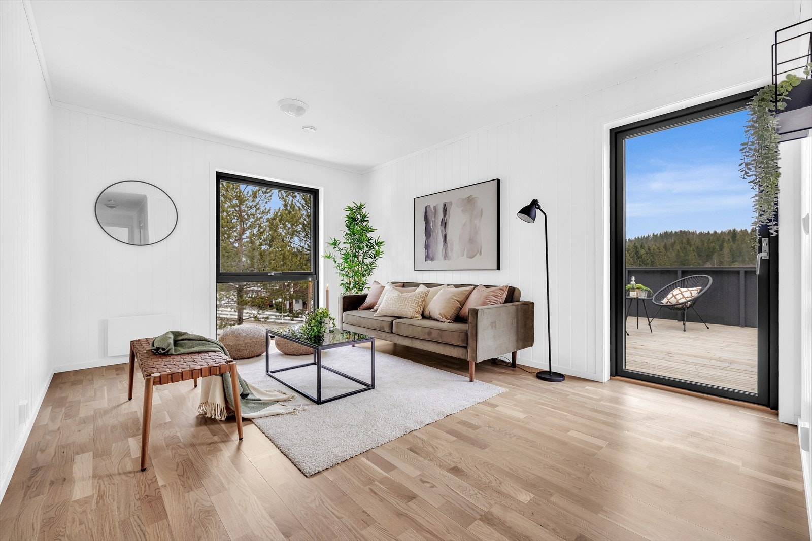 I 2. etasje har boligen en lys og luftig stue med utgang til takterrasse. Galleribilde