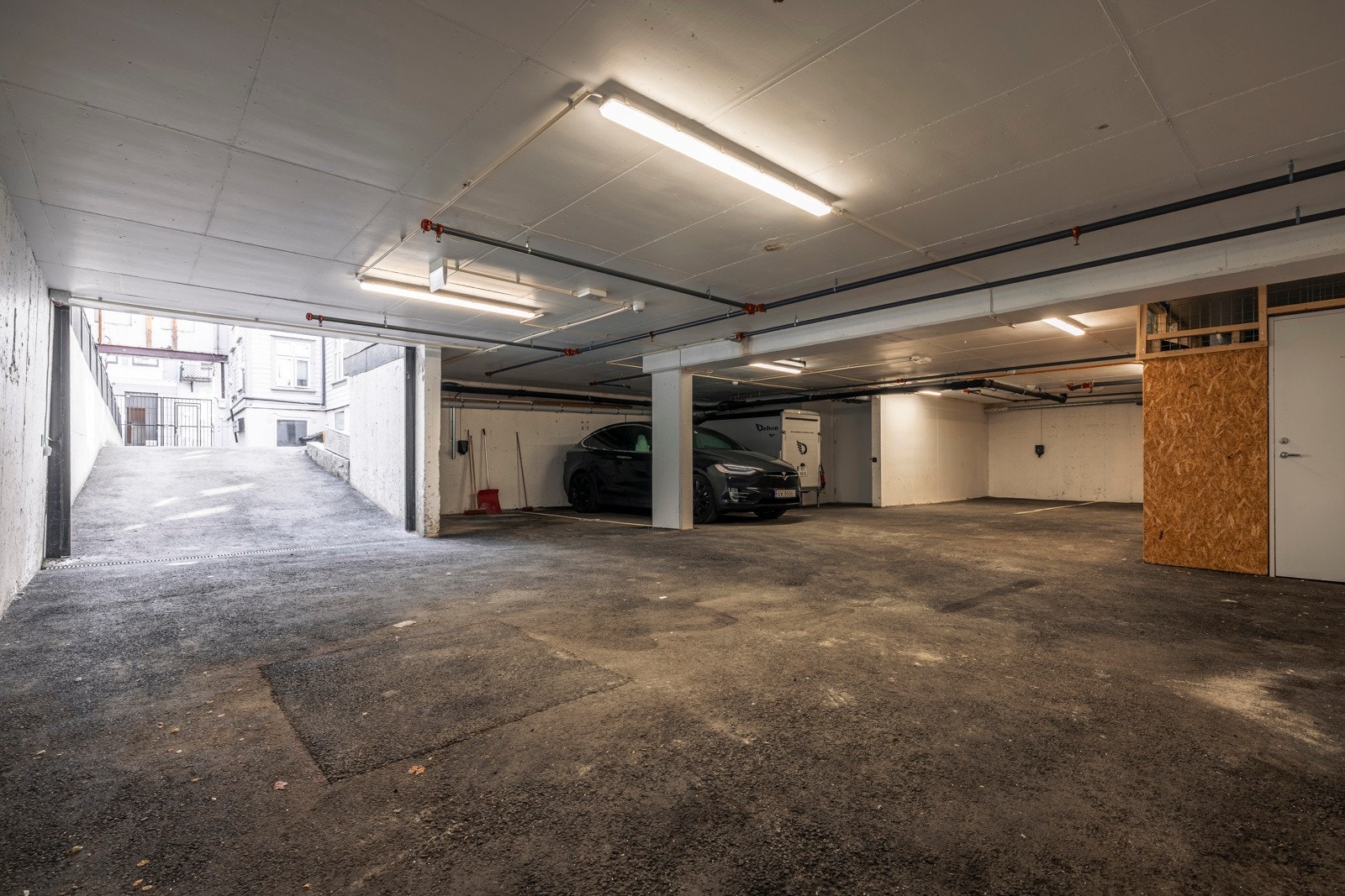 - Parkeringsplass i felles garasjeanlegg - Galleribilde