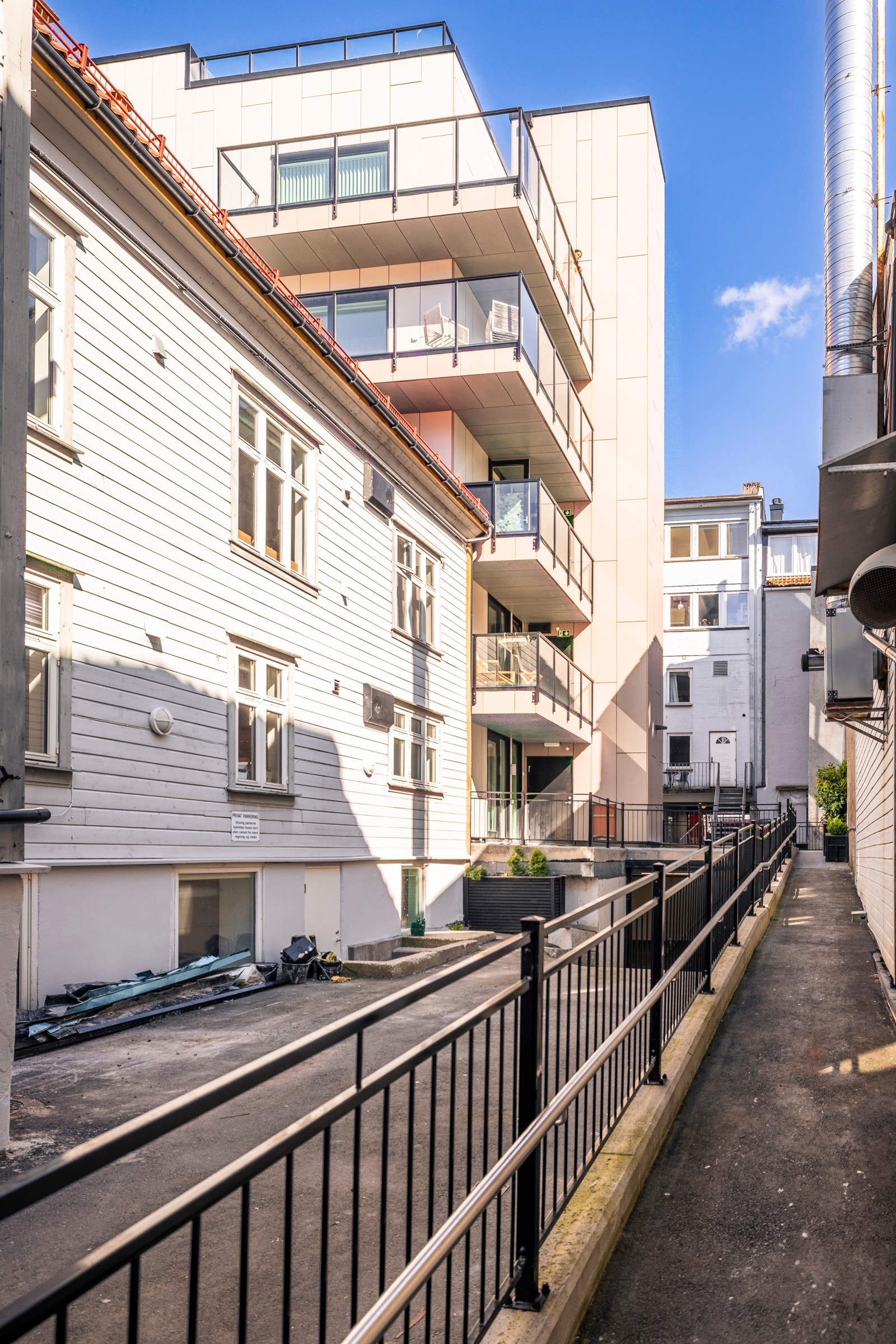 - Gangvei til inngangspartiet - Galleribilde