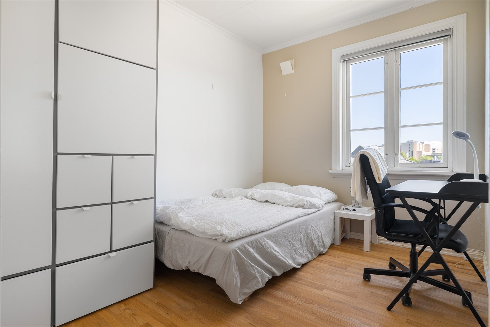 Leiligheten i 2.etg er nylig blitt utleid for kr. 20.000,- per mnd. Galleribilde