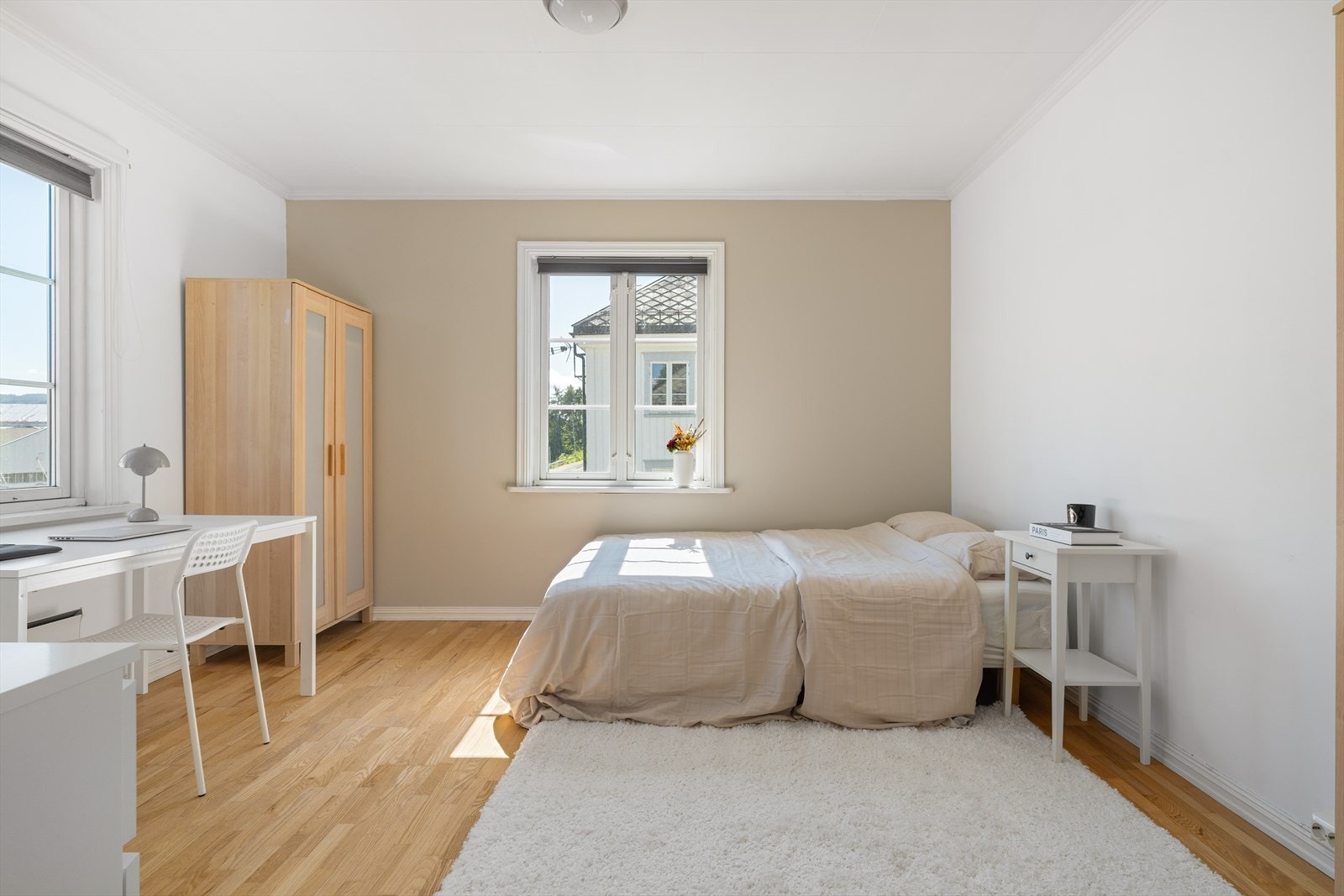 Soverommene er på hhv. 14,1m², 14,1m² og 7,6m². Galleribilde