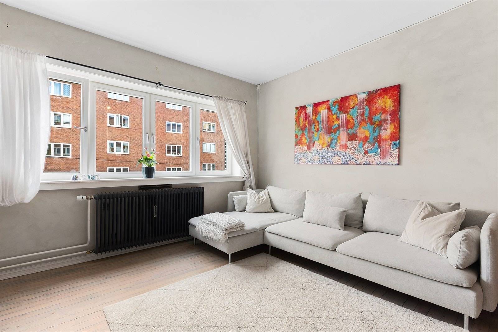 Dette er en lys, fin og populær 2-roms med en supersentral beliggenhet. Galleribilde