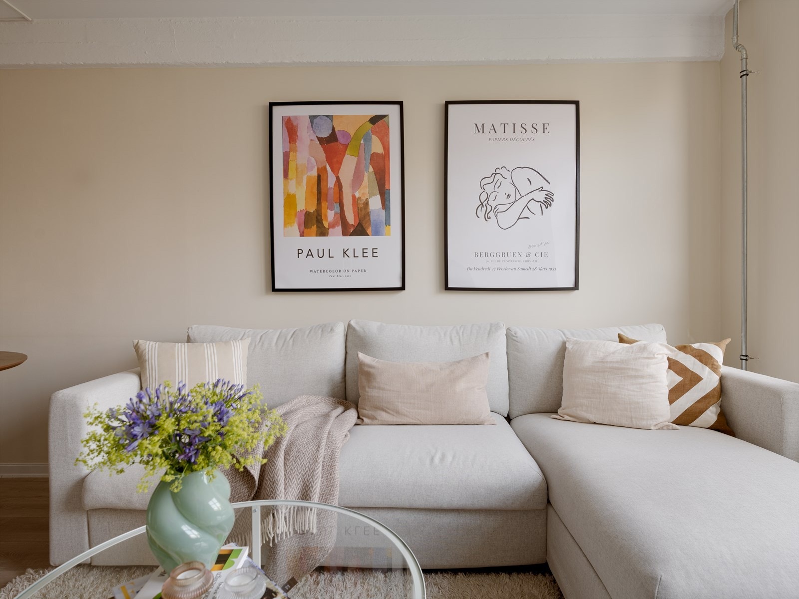 Boligen holder et lys og tidløst fargepalett som gjør det enkelt å innrede. Galleribilde