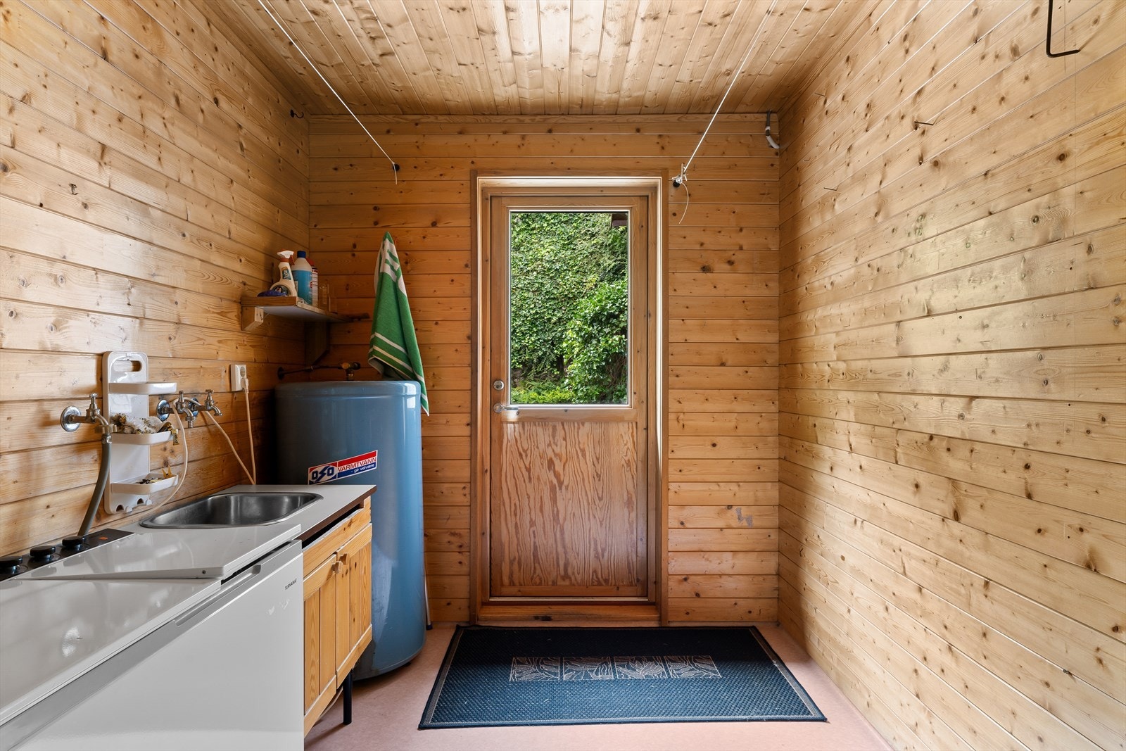 Vaskerom med bi-inngang. Galleribilde