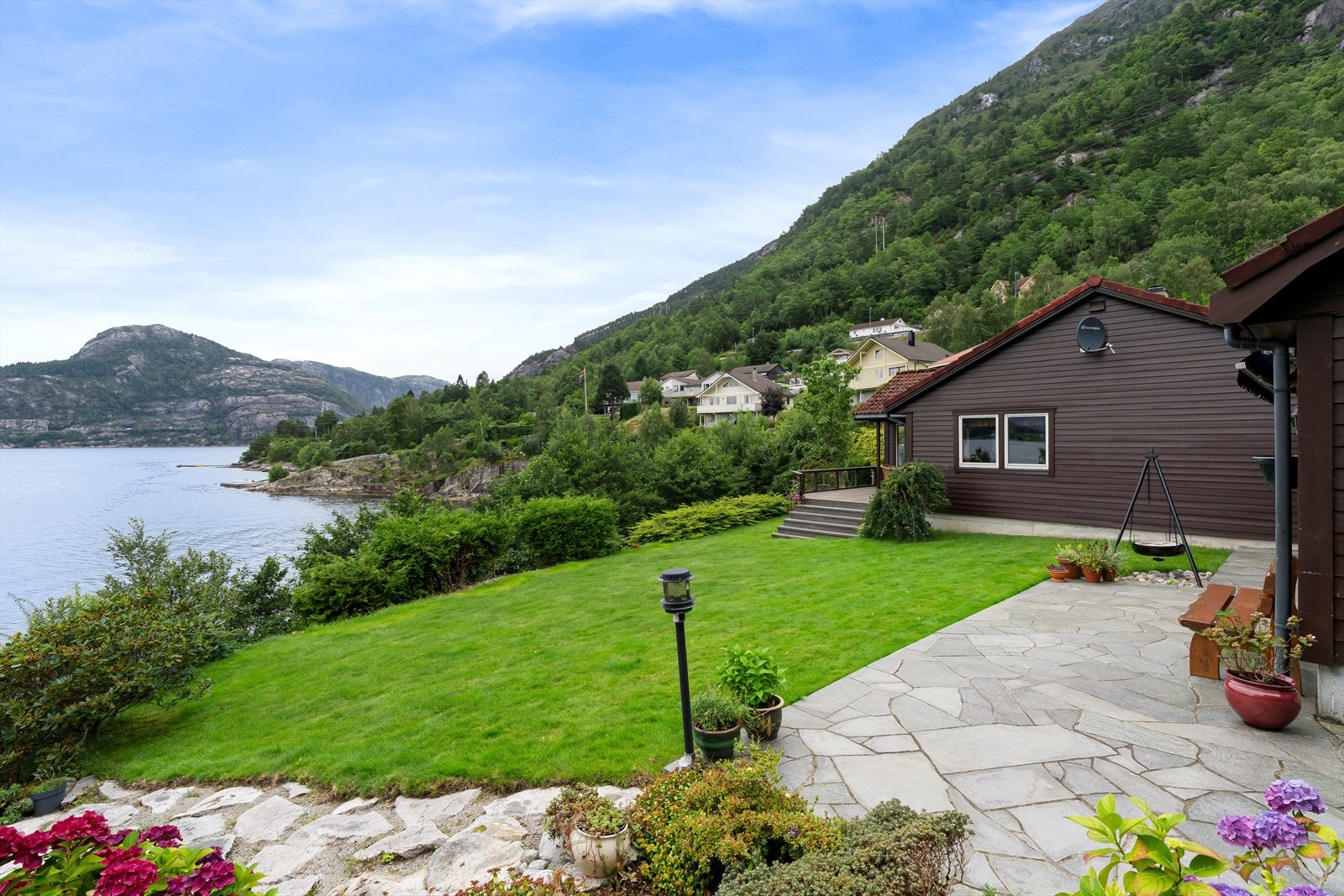 Området er kjent for sin rolige atmosfære, naturskjønne omgivelser og en rekke fantastiske turområder. Galleribilde