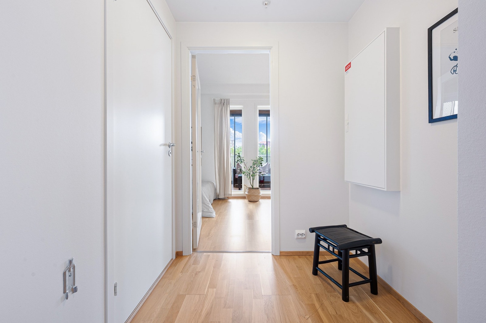 Romslig gang med god plass til yttertøy. Galleribilde