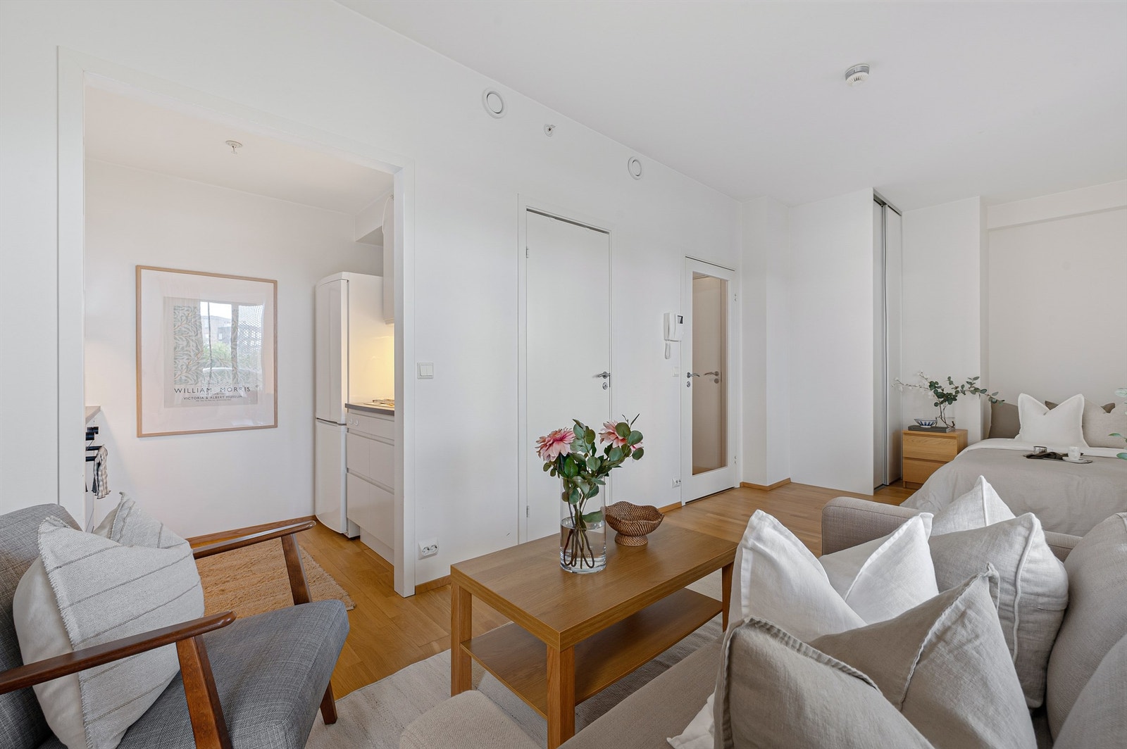 Leiligheten har eget vaskerom som også kan fungere som bod. Det er god lagringsplass med bod også i kjeller. Galleribilde