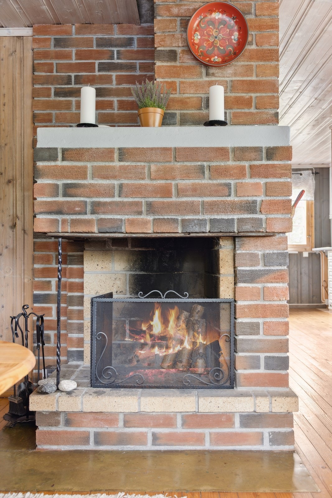 Peisen gir både varme og karakter til rommet. Galleribilde