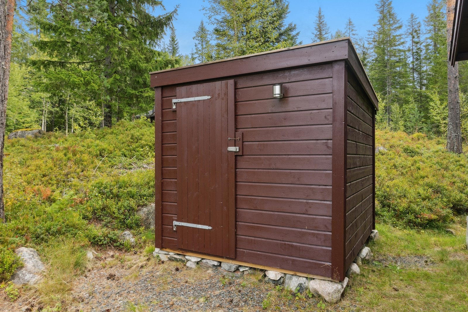 Utvendig lagrinsbod. Galleribilde