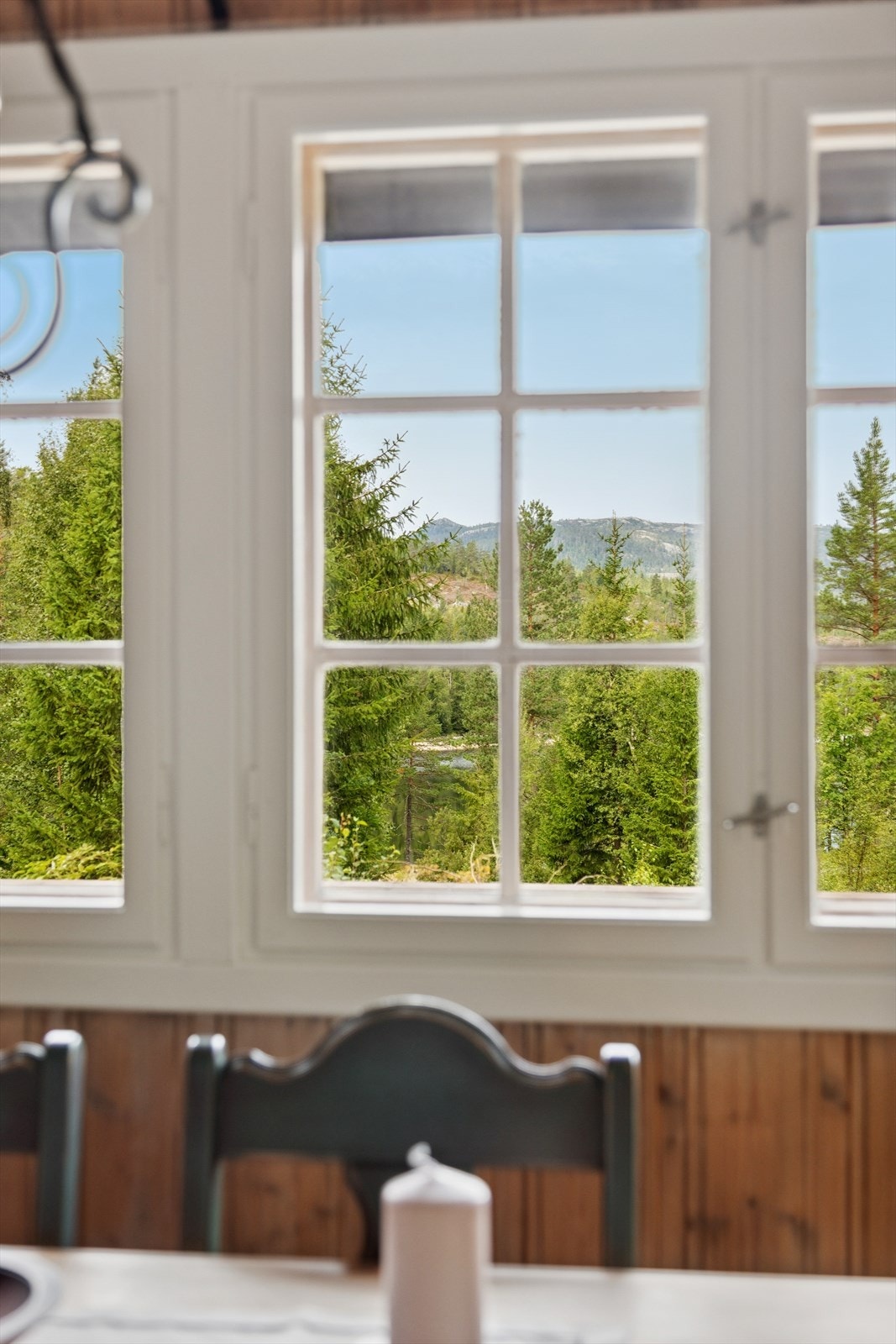 Fra spisestua kan du sitte og nyte den flotte utsikten. Galleribilde