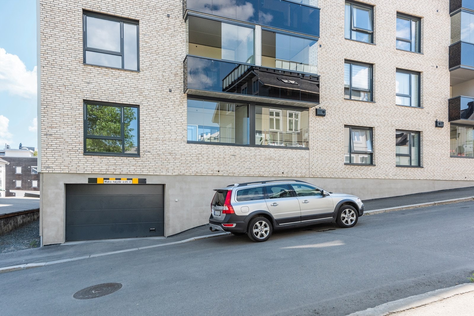 Inngang til garasjeplass Galleribilde