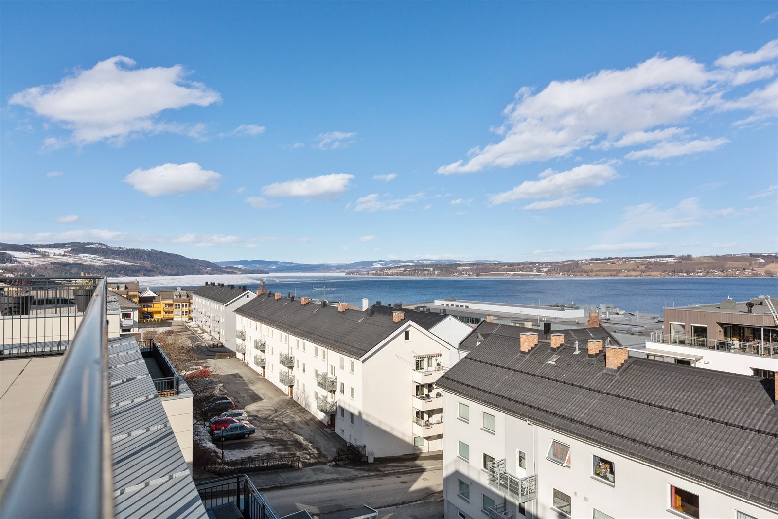 Utsikt mot Mjøsa Galleribilde