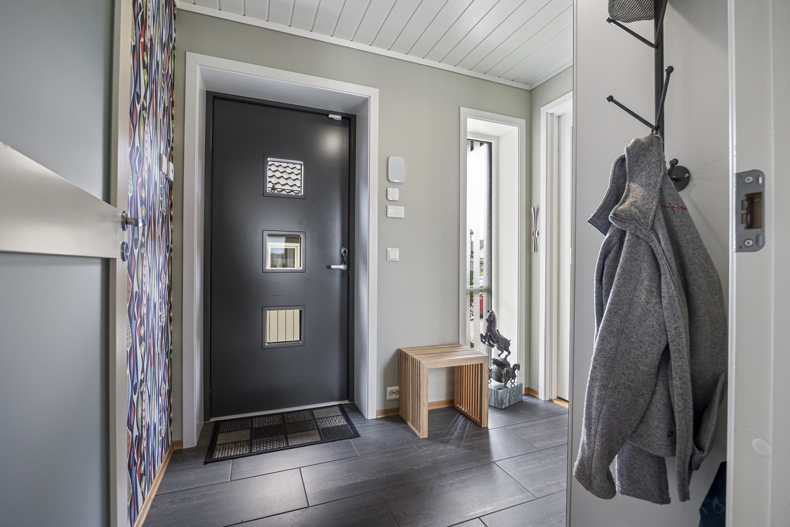 Entre/gang 1. etg. Galleribilde