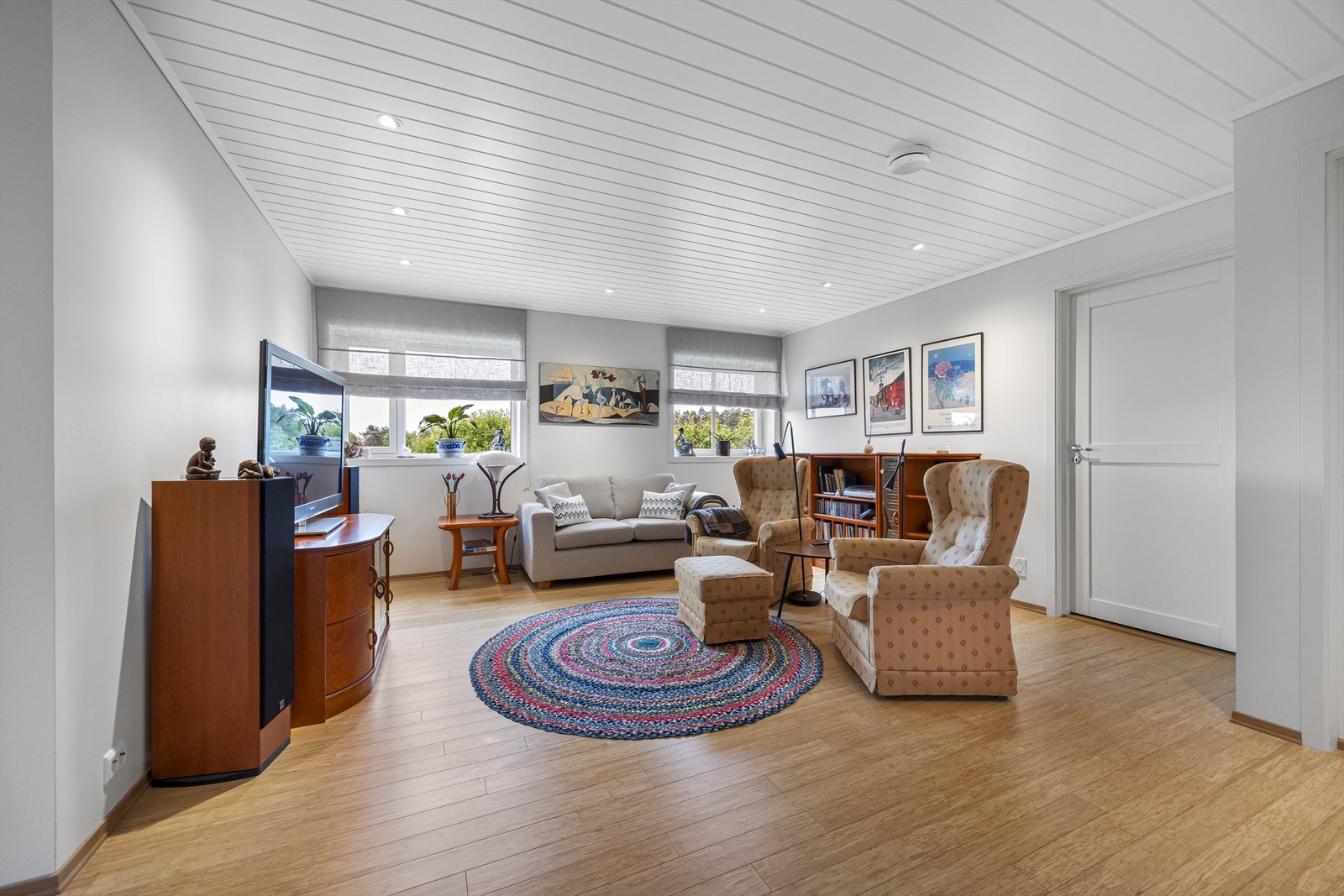 Tv-stue i underetasjen. Galleribilde