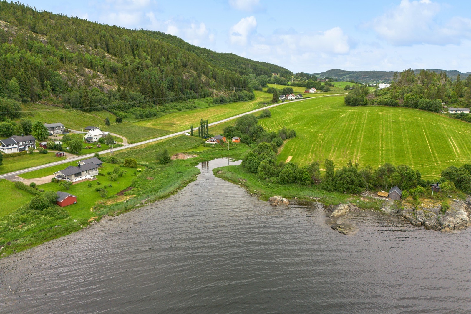 Eiendommen ligger ca. 33 kilometer fra Steinkjer sentrum. Galleribilde