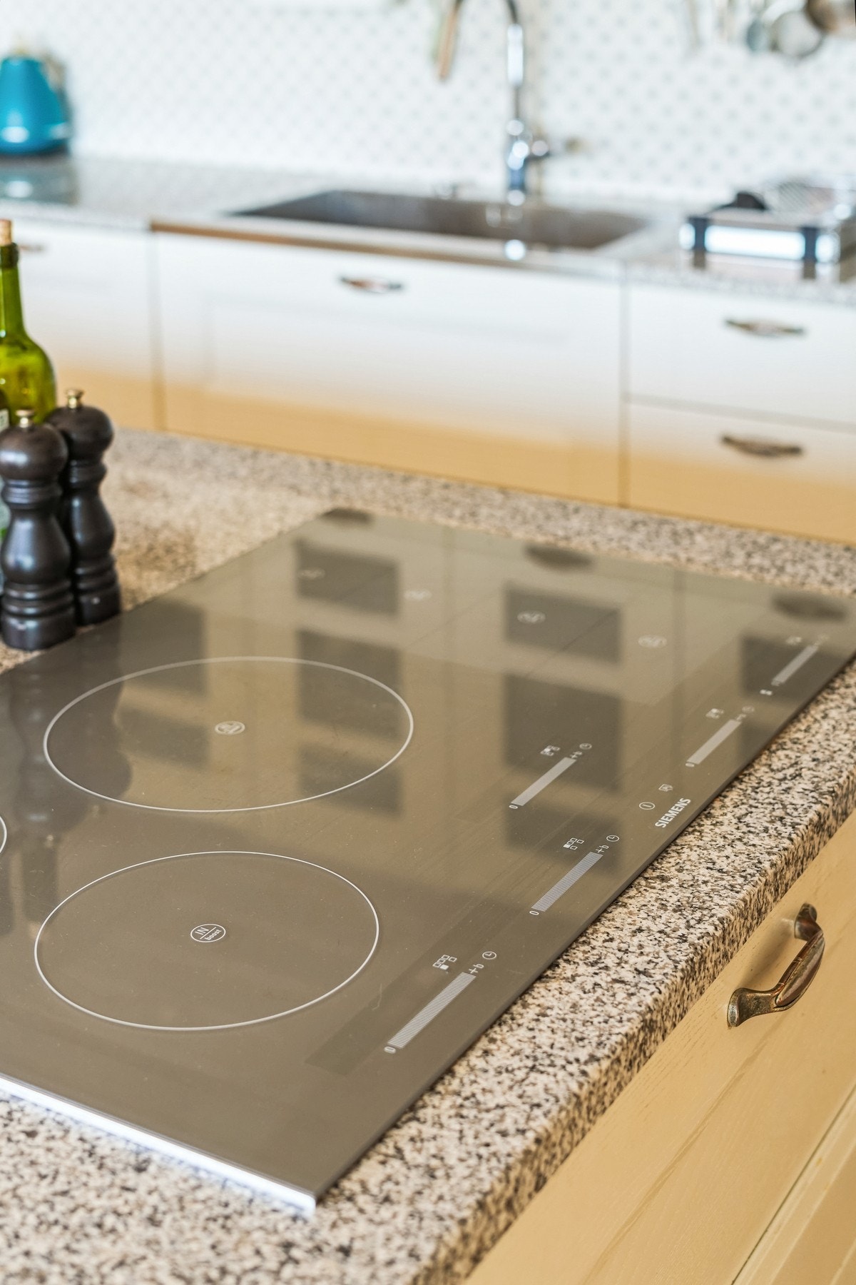 Siemens koketopp med induksjon og hele 5 kokesoner. Galleribilde
