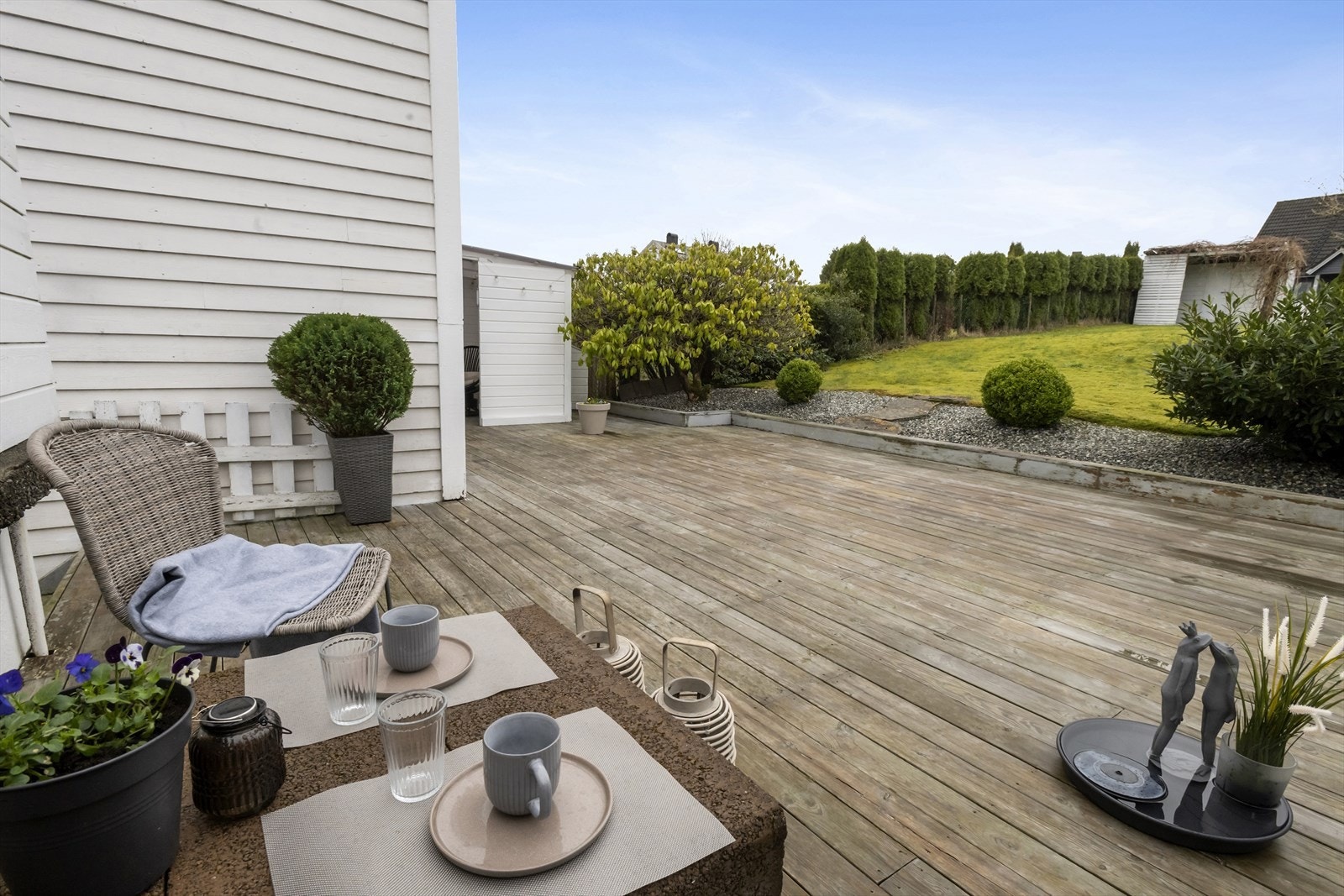 Sørvestvendt terrasse på ca. 49 m², med god plass til utemøbler. Galleribilde