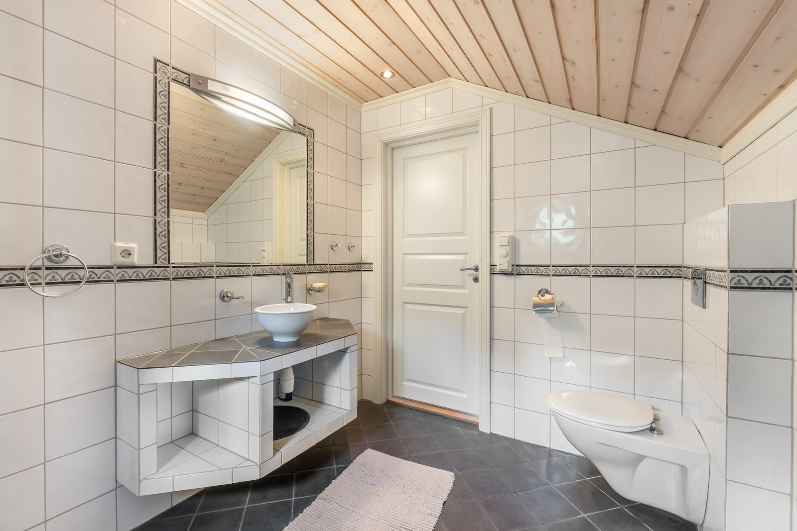 I andre etasje finner du hyttas andre bad. Galleribilde