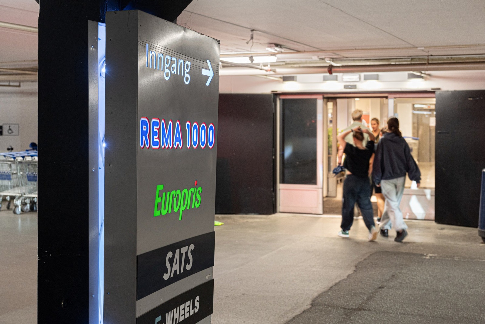 Gjennom det lukkede garasjeanlegget har beboerne også tilgang til Rema 1000, SATS, Europris m.m. Galleribilde