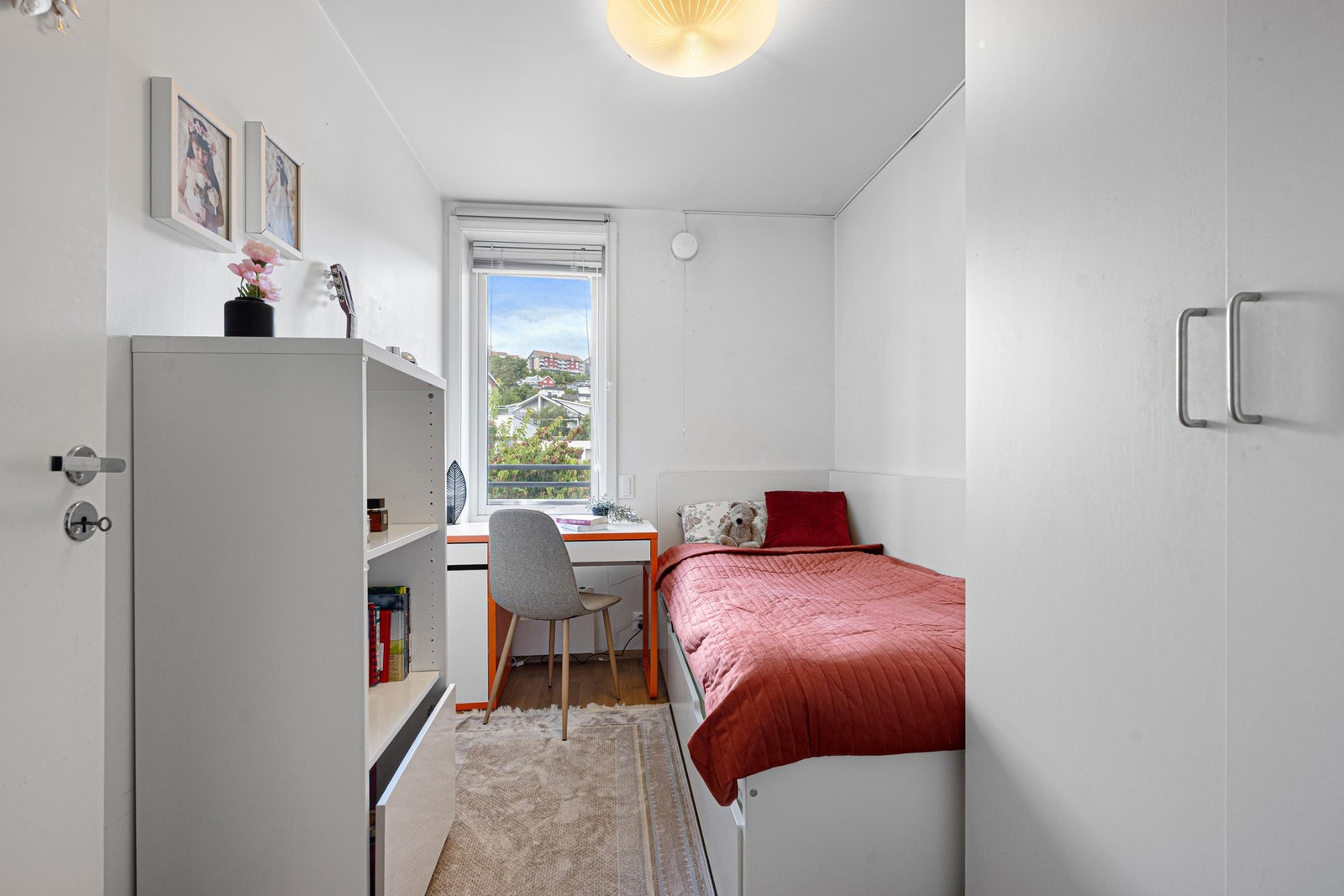 Det andre soverommet passer perfekt som barnerom, gjesterom eller kontor. Galleribilde