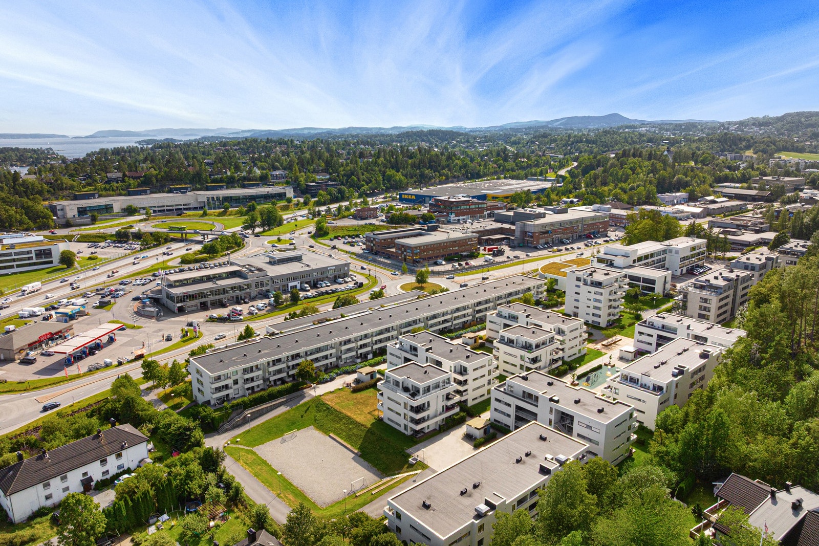 Det er også kort vei til IKEA, Slependen senter, Power, Burger King, bilforretninger m.m. Galleribilde