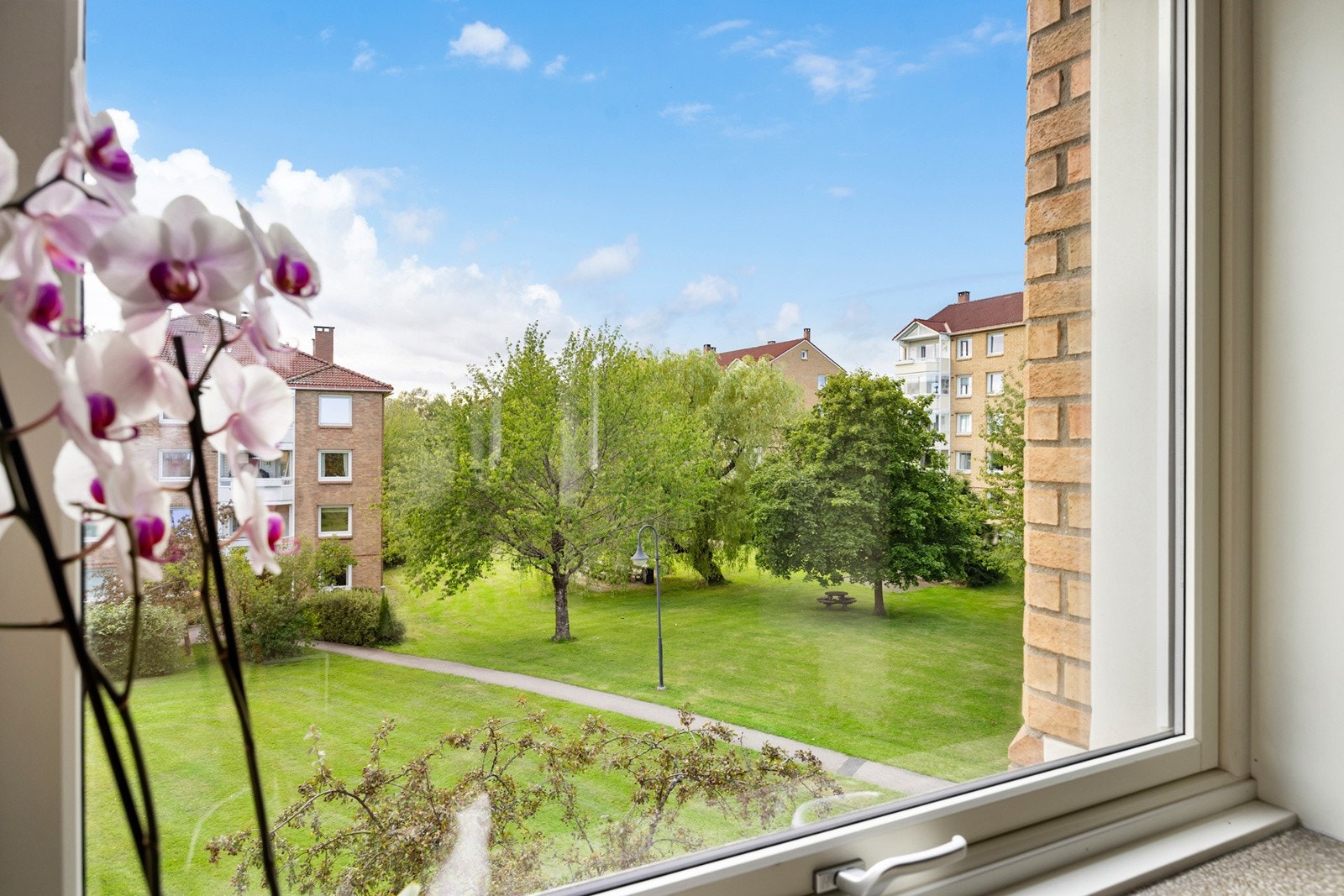 Soverommet vender mot rolig og frodig område. Galleribilde