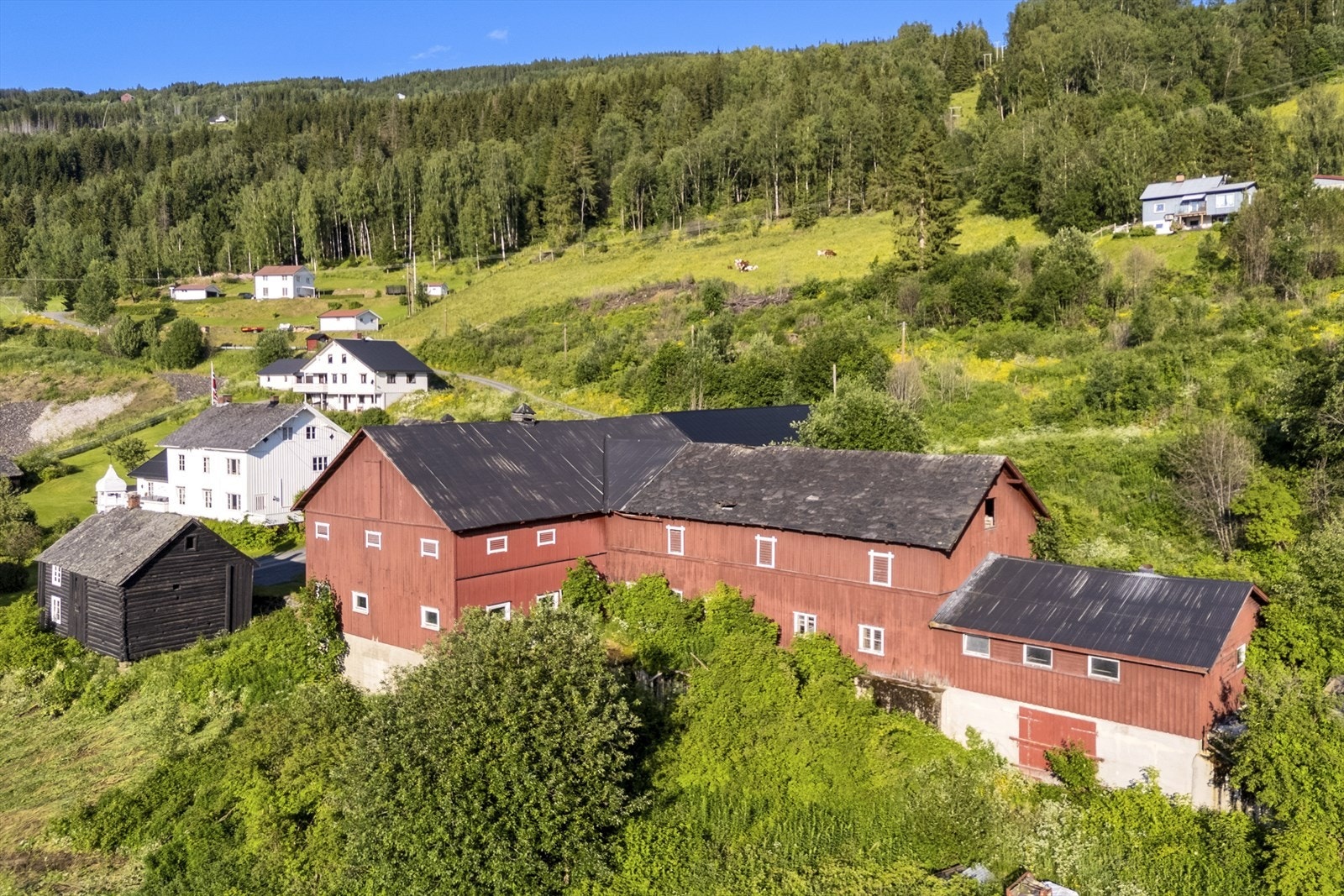 Eldre driftsbygning og redskapshus Galleribilde