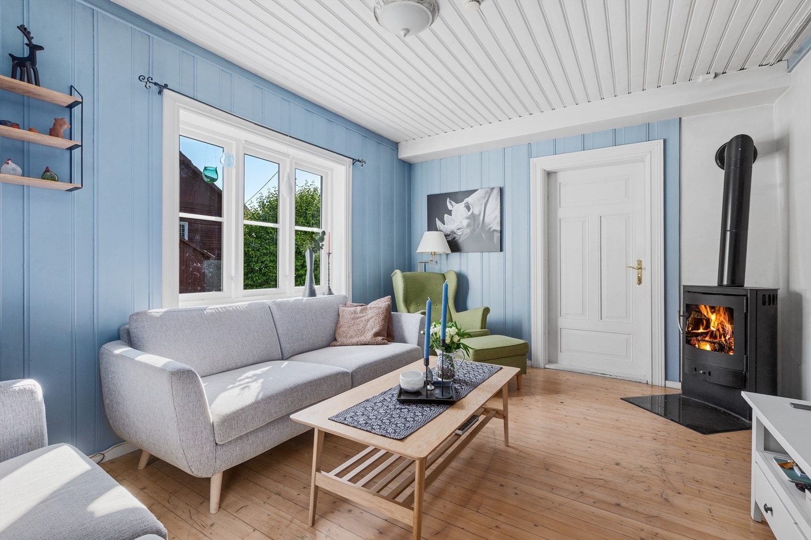 Våningshuset er stort og innholdsrikt Galleribilde