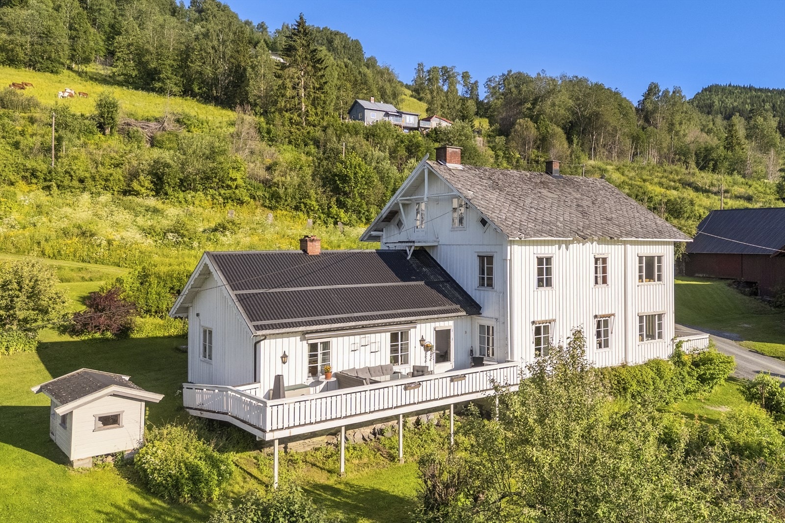 Holmen har et stort og innholdsrikt våningshus Galleribilde