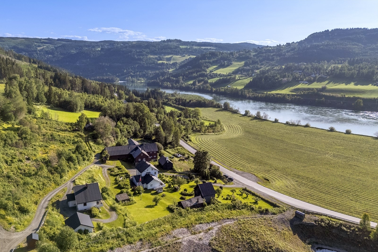 Garden var krongods fram til 1720. Etter 1723 ble Holmen odelsgods Galleribilde