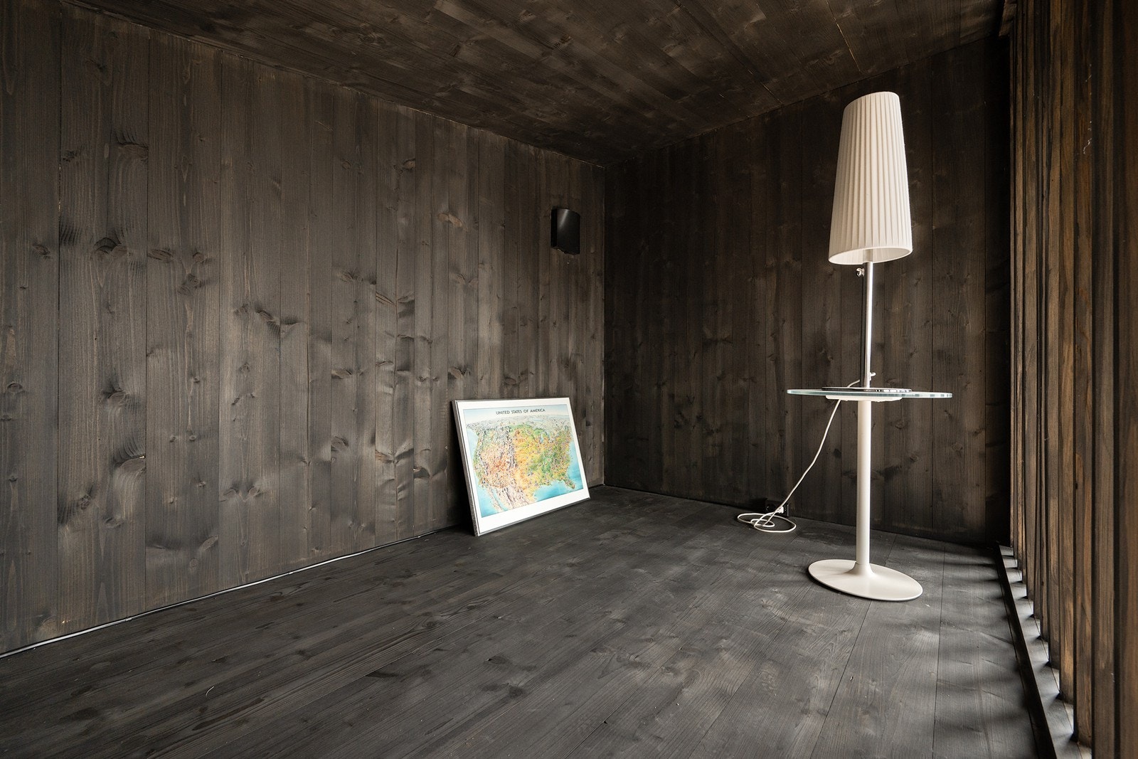 I tillegg er det den koselige hemsen som har trappeløsning opp fra stuen. Galleribilde