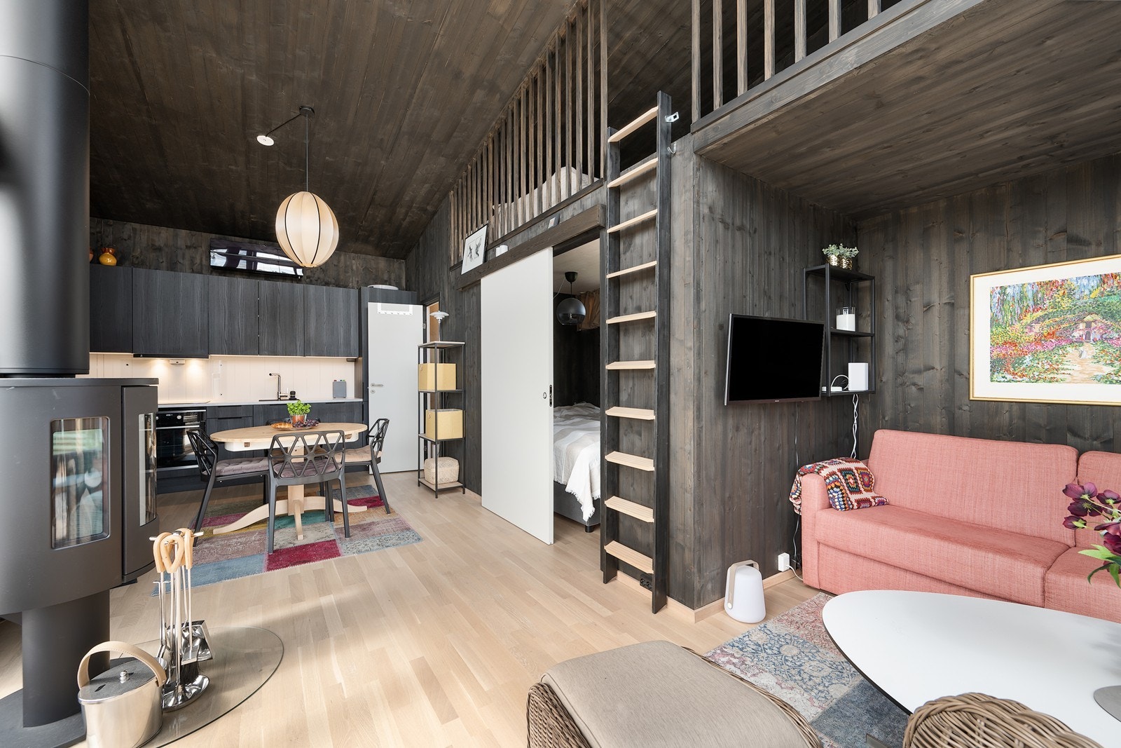 I motsatt ende av allrommet ligger kjøkkensonen. Galleribilde