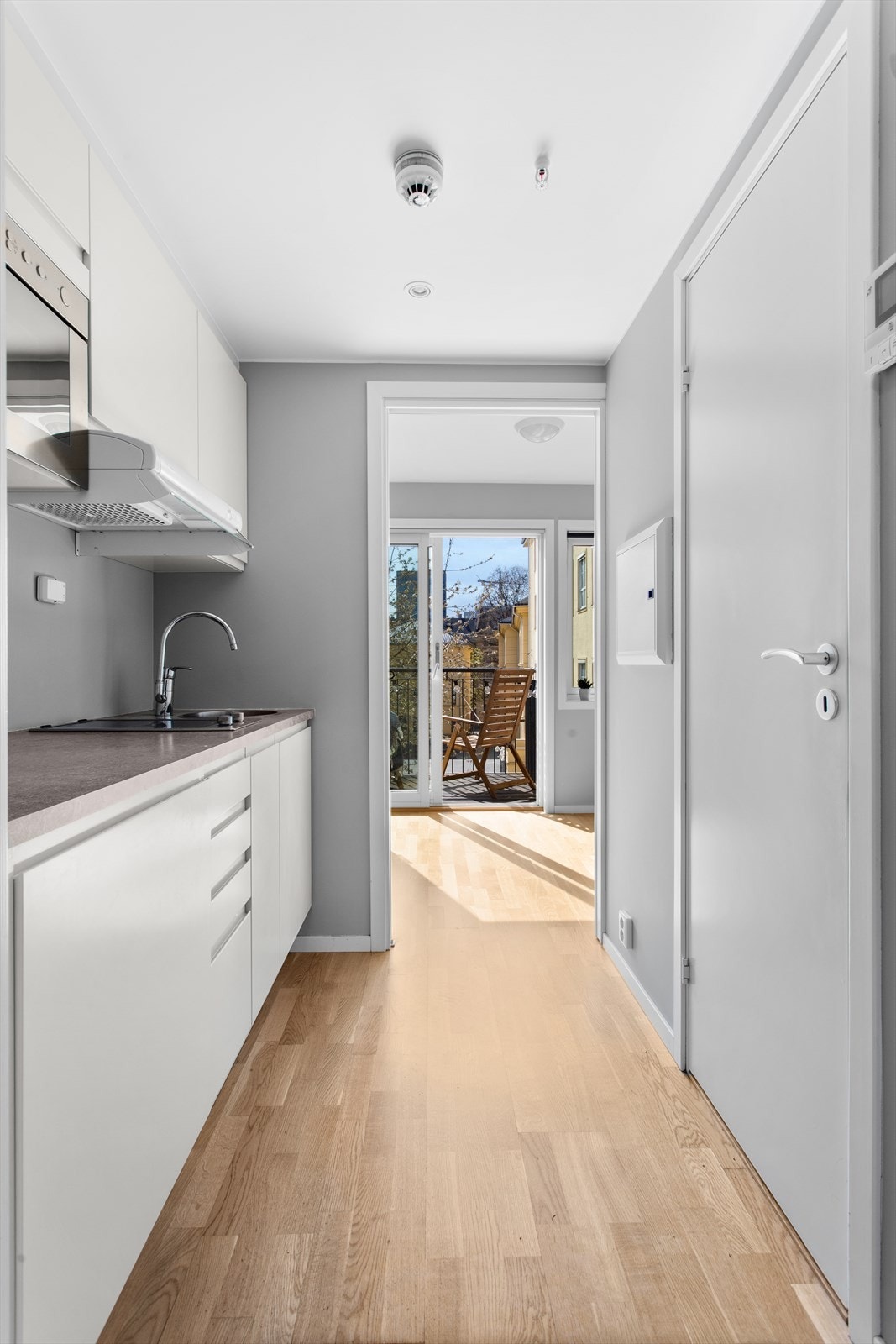 Entre med callinganlegg og muligheter til oppheng på inngangsdør. Enkel adkomst med heis opp til 4.etg. Galleribilde