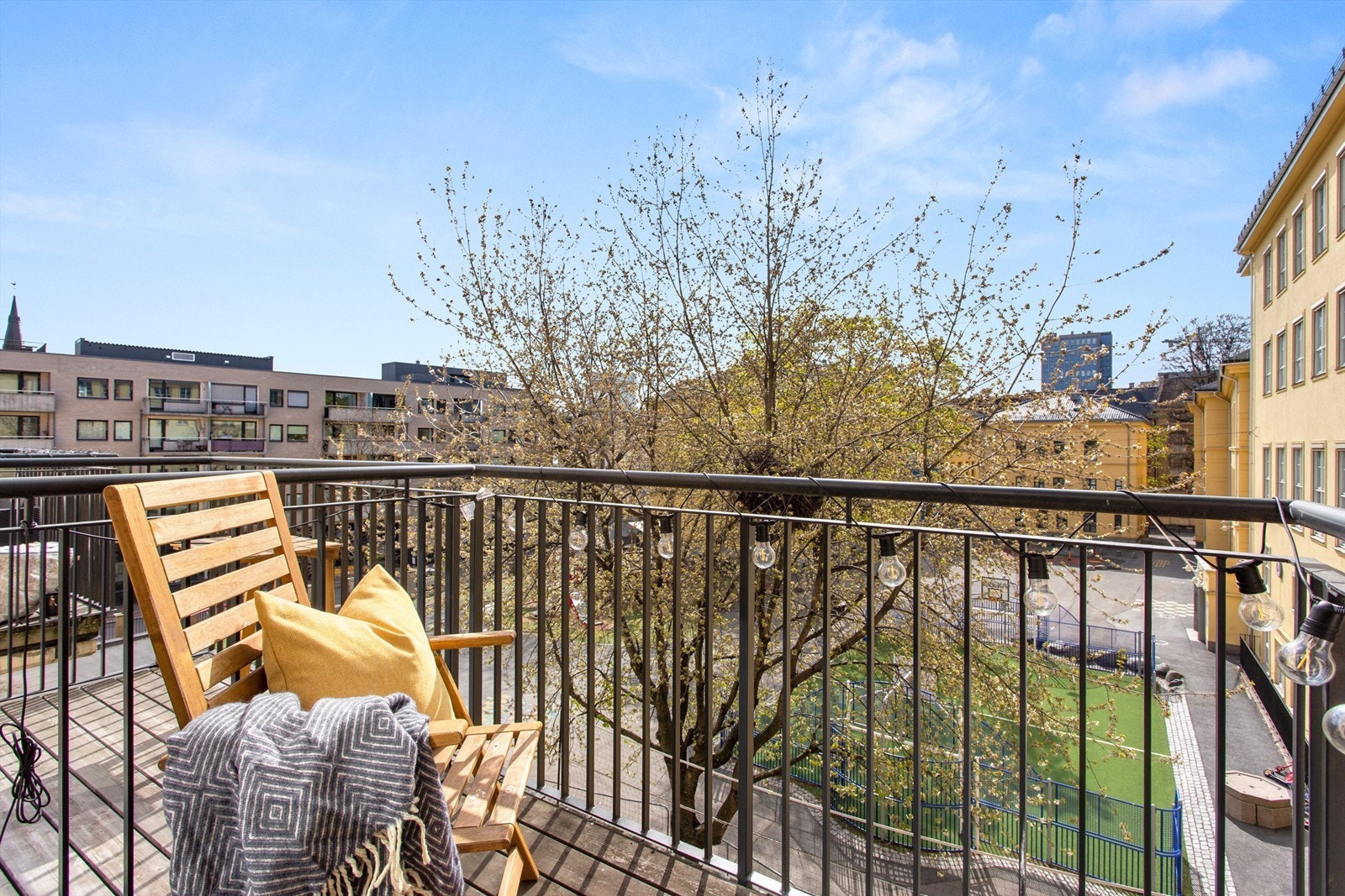 Velkommen til Rosteds gate 6B, en lys 1- roms med balkong og sentral beliggenhet presentert av Marius Dyngeland Iversen. Galleribilde