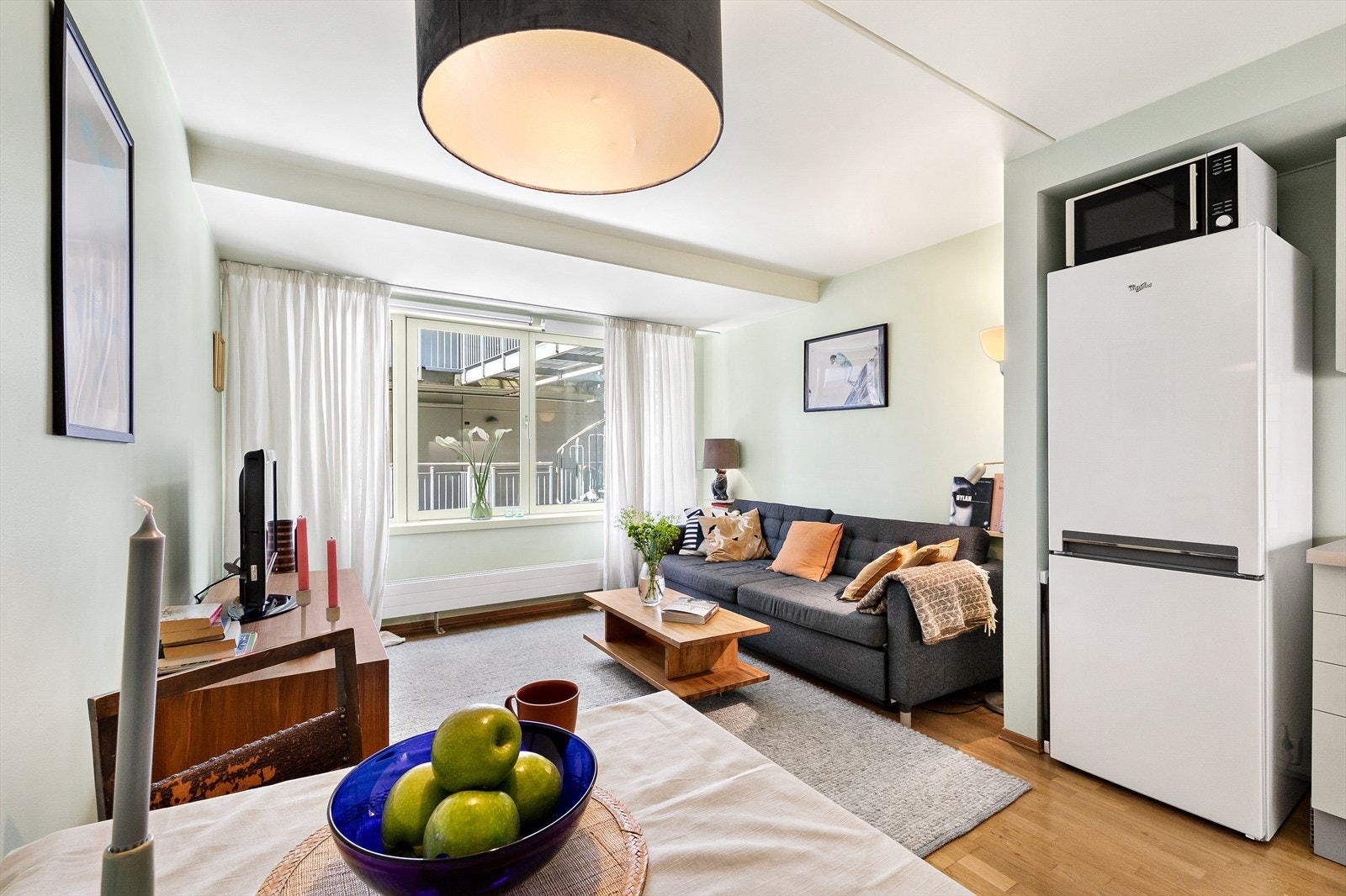 Stuen har fin plass til både spisebord og sofagruppe Galleribilde